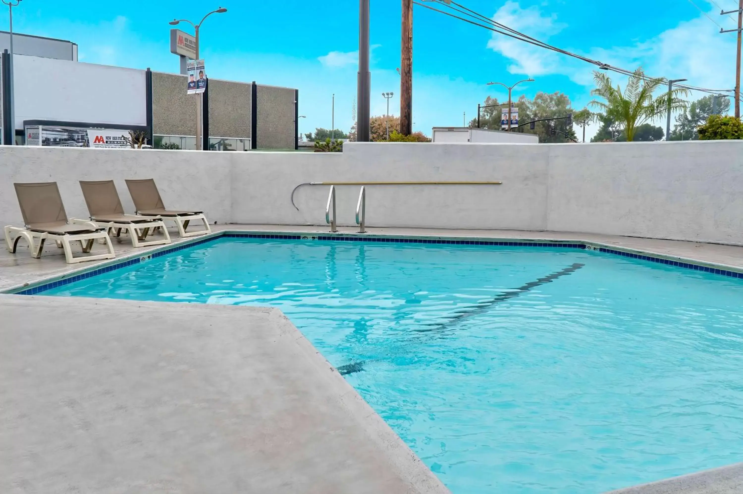 Pool view, Swimming Pool in Motel 6-El Monte, CA - Los Angeles