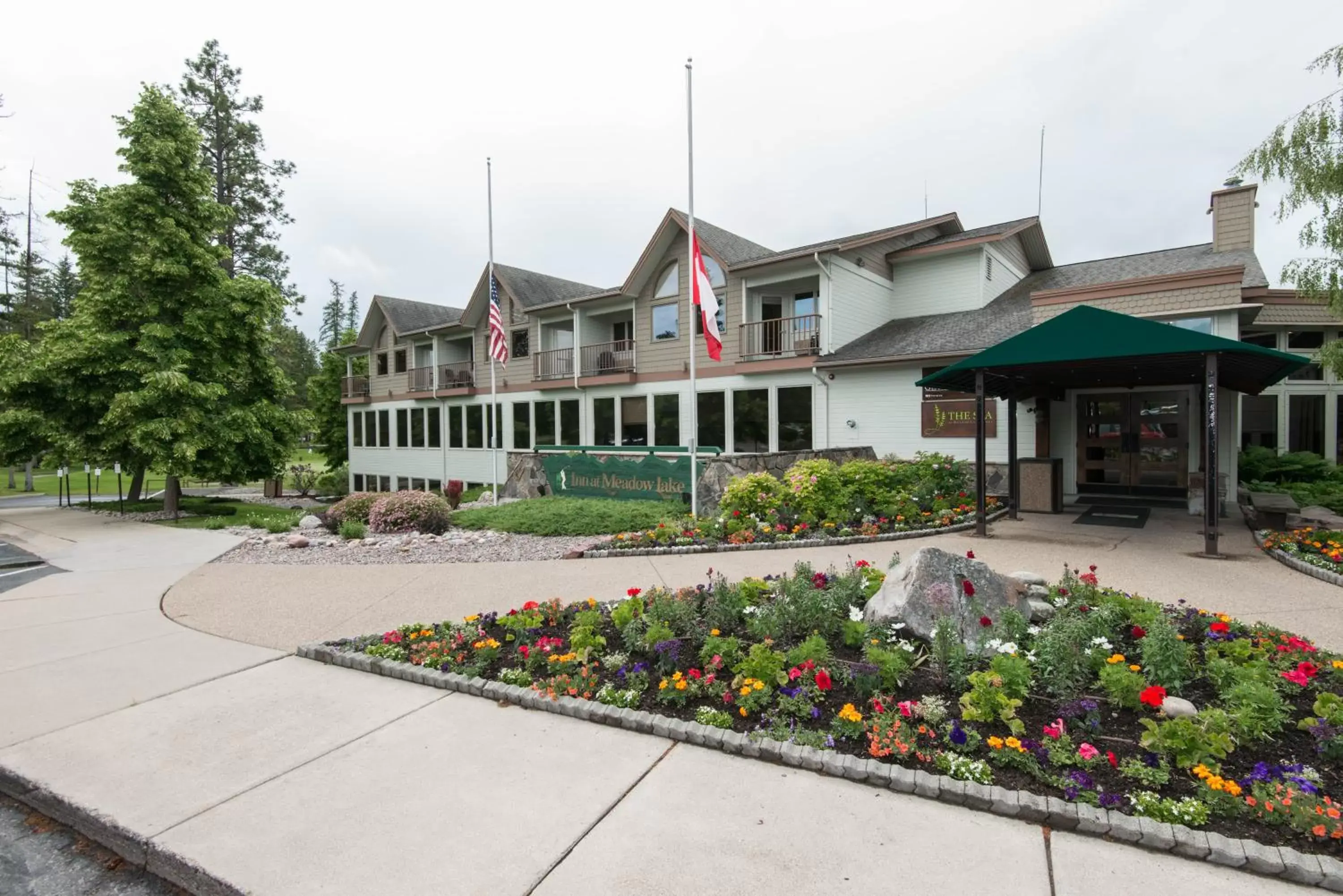 Property Building in Meadow Lake Resort & Condos