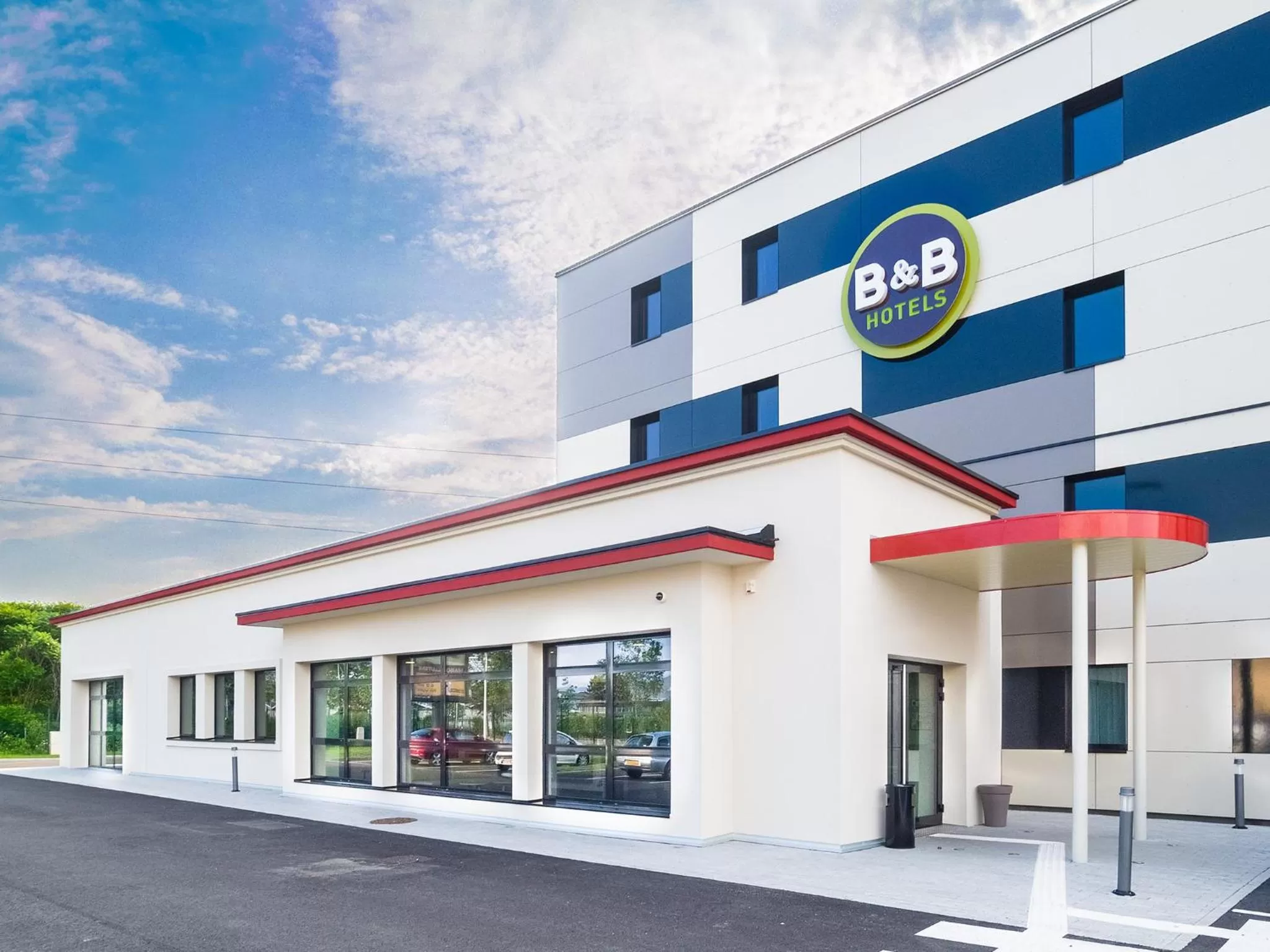 Facade/entrance in B&B HOTEL Colmar Expo