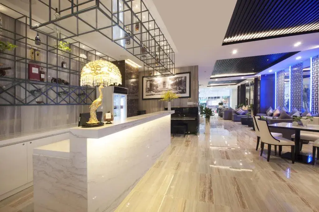 Lobby or reception, Lounge/Bar in Sunrise Central Hotel