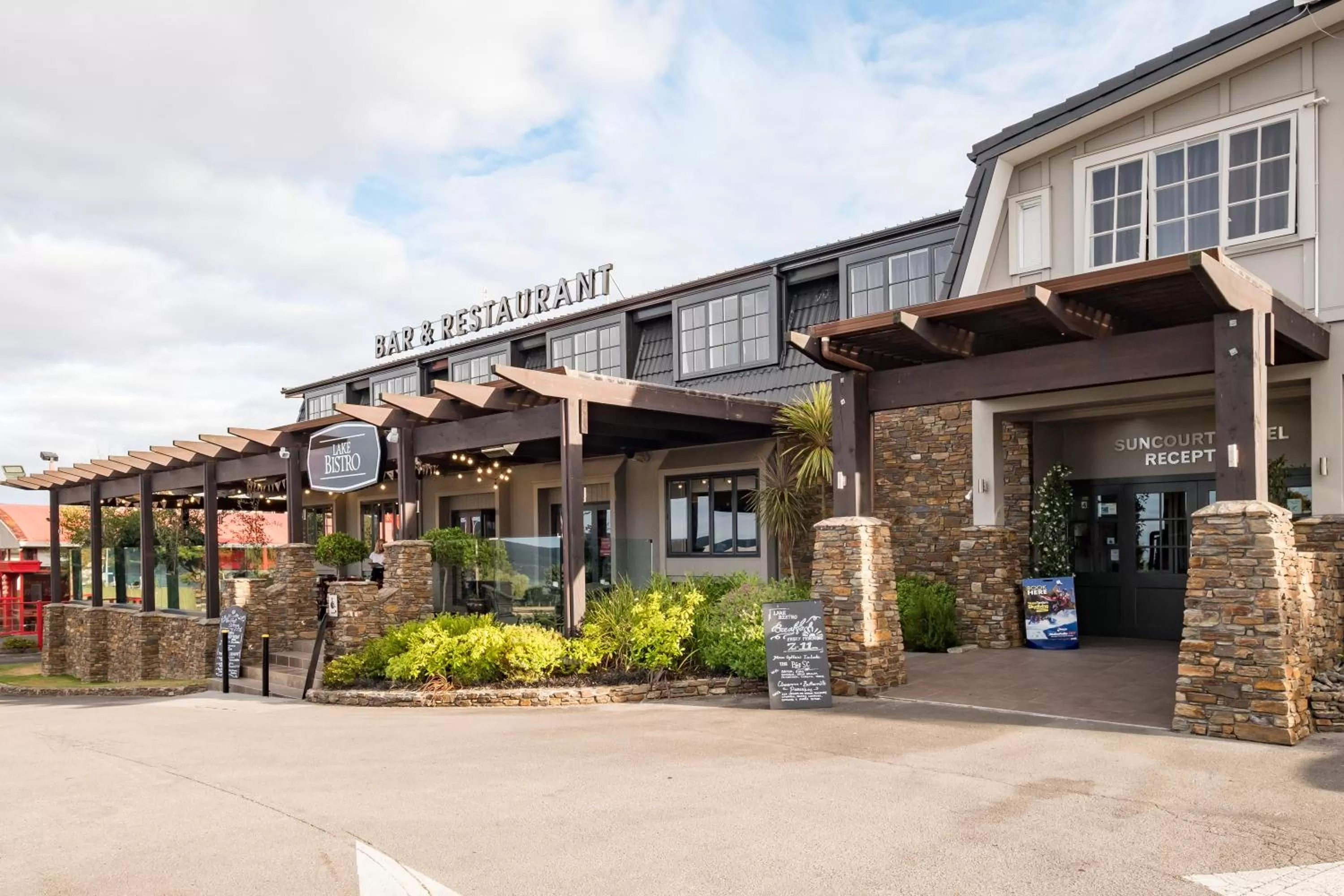 Facade/entrance in Suncourt Hotel & Conference Centre