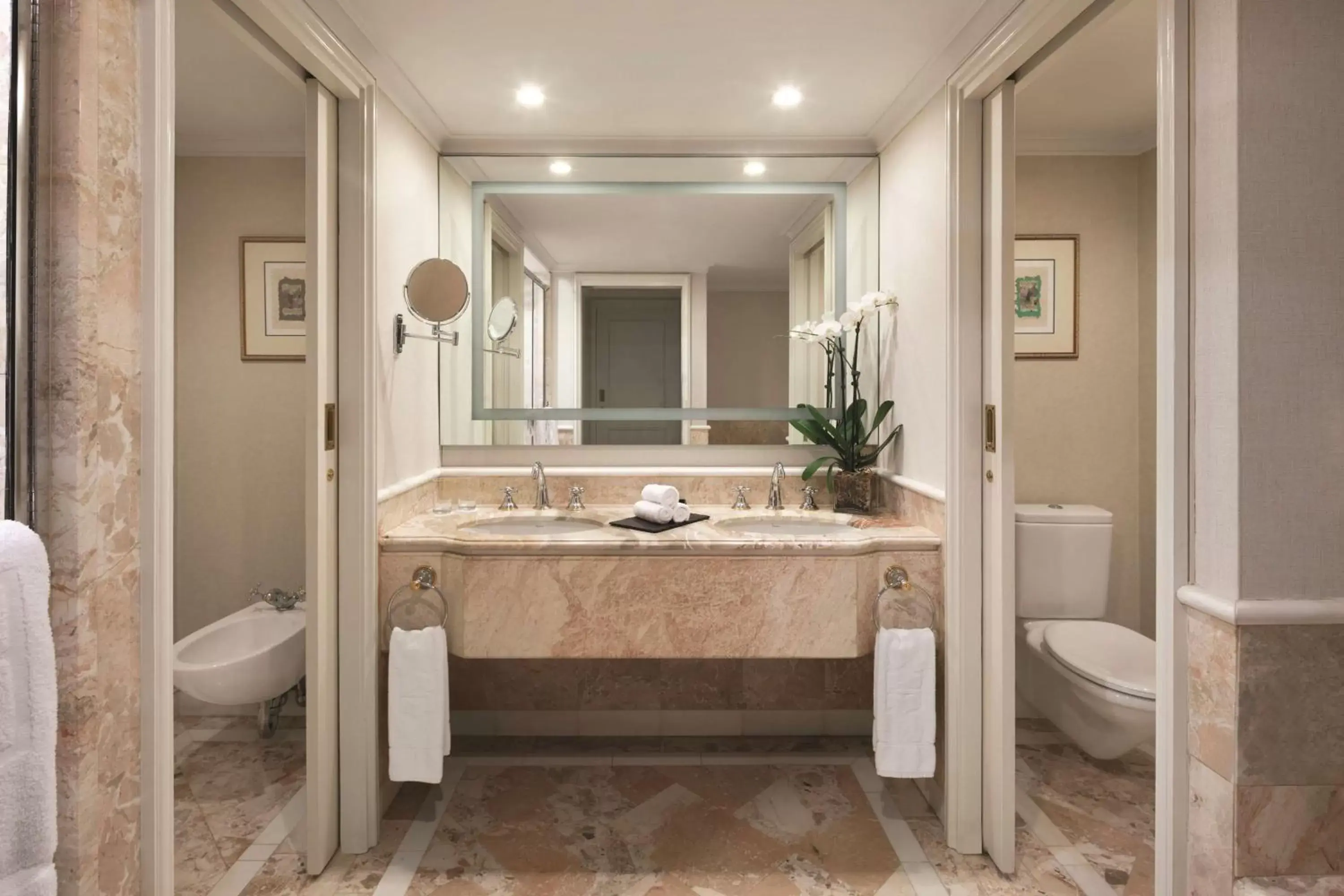 Bathroom in Shangri-La Sydney