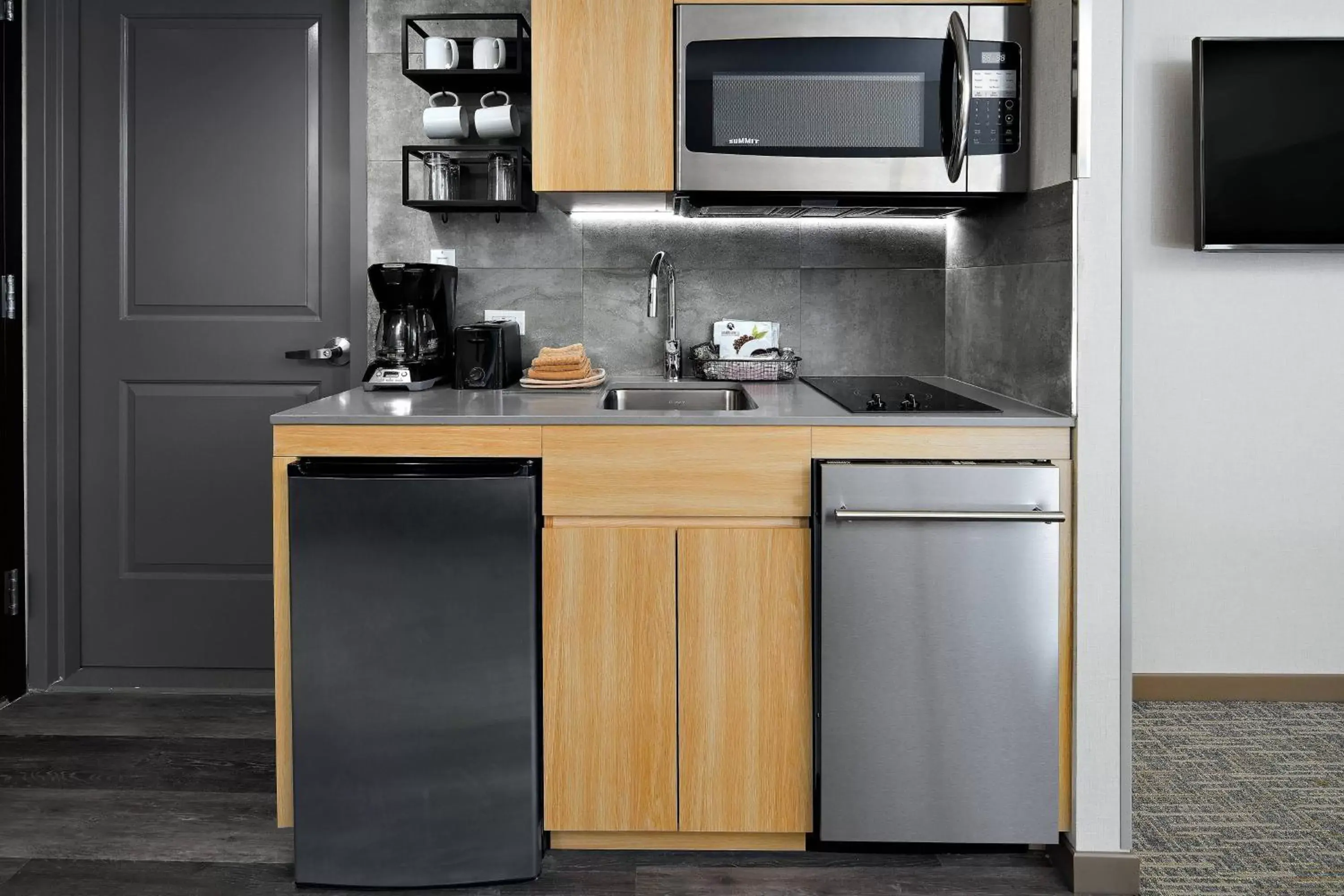 Kitchen or kitchenette, Kitchen/Kitchenette in TownePlace Suites by Marriott New York Manhattan/Times Square