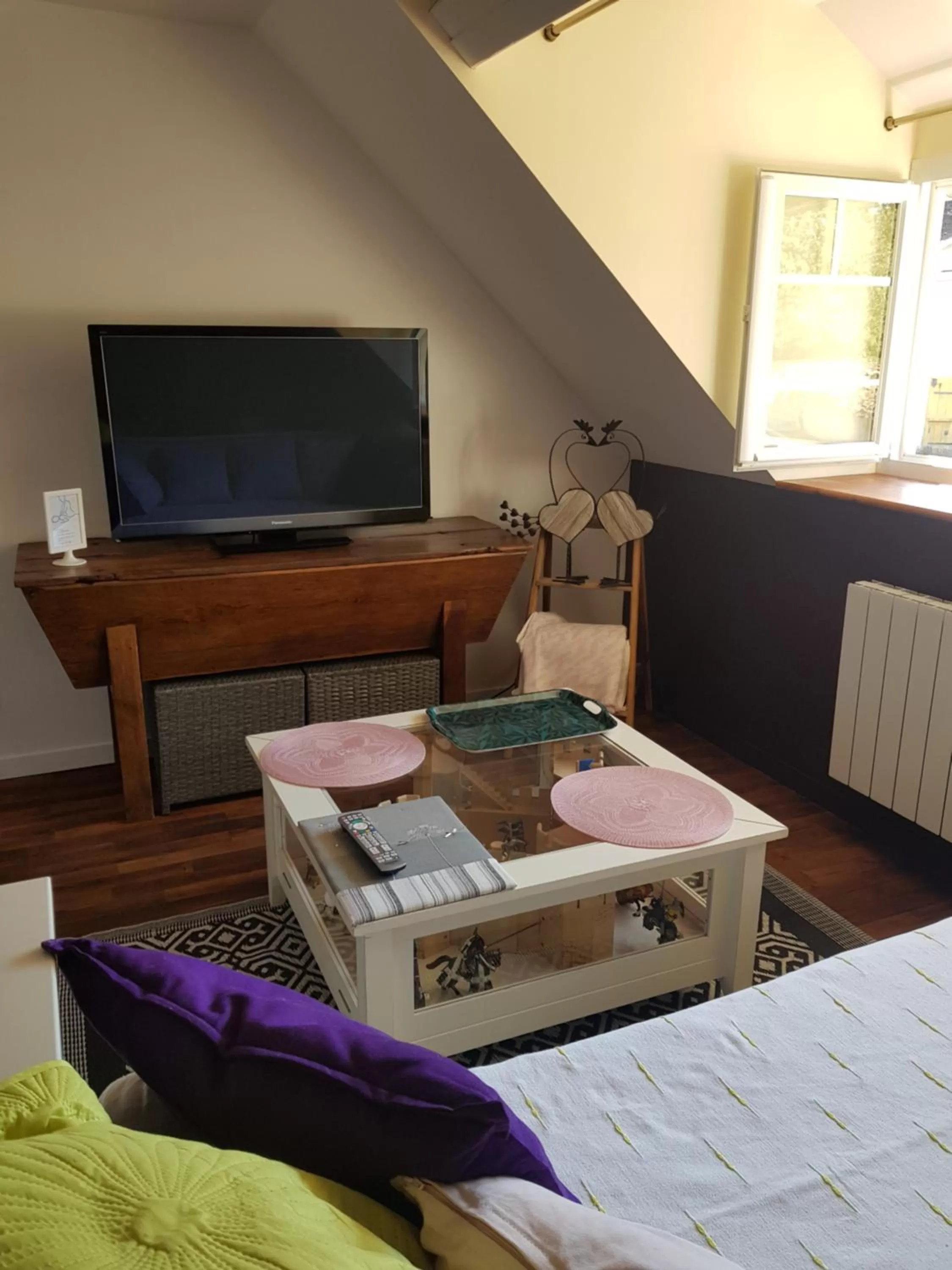 Living room, Bed in 18 châteaux et Beauval sur un rayon de 30 km