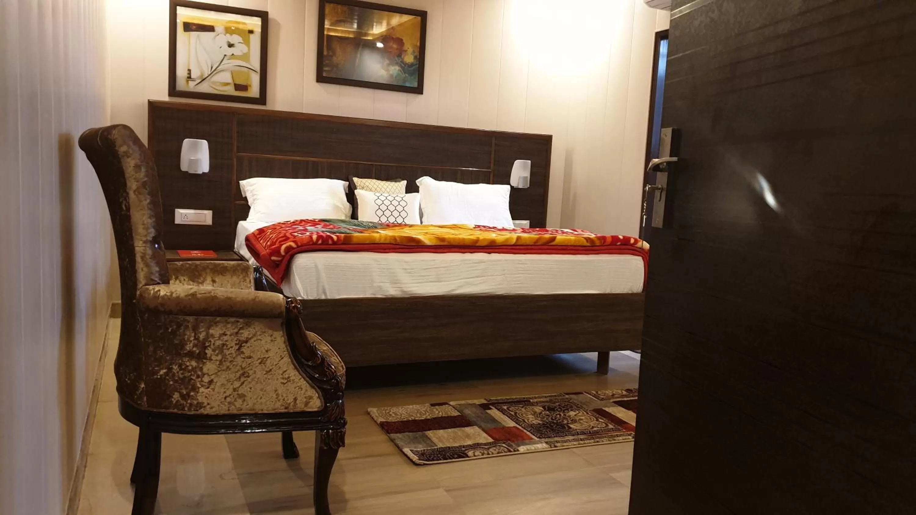 Bedroom, Bed in Maple Leaf Hotel