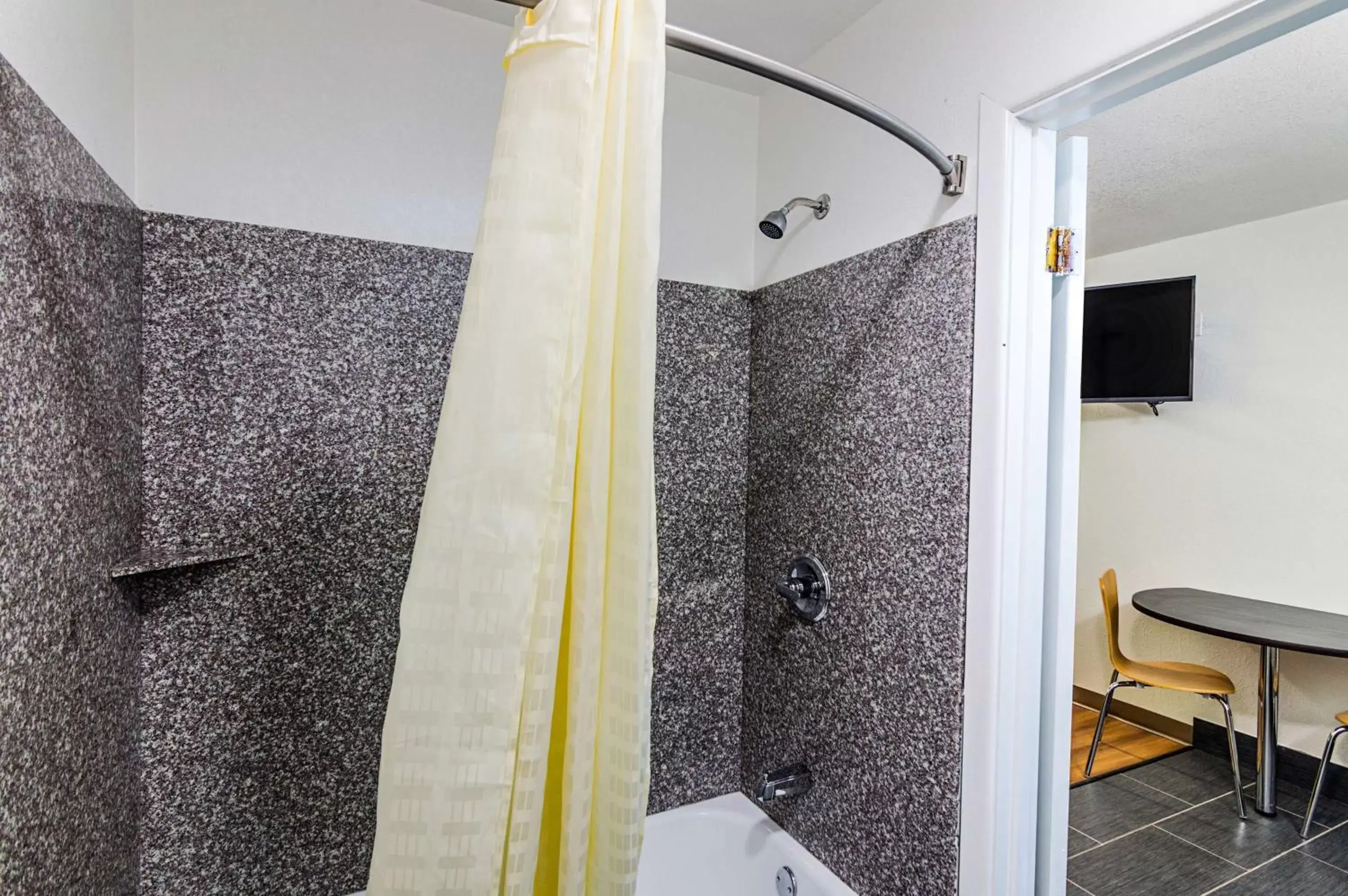 Shower, Bathroom in Motel 6-Childress, TX