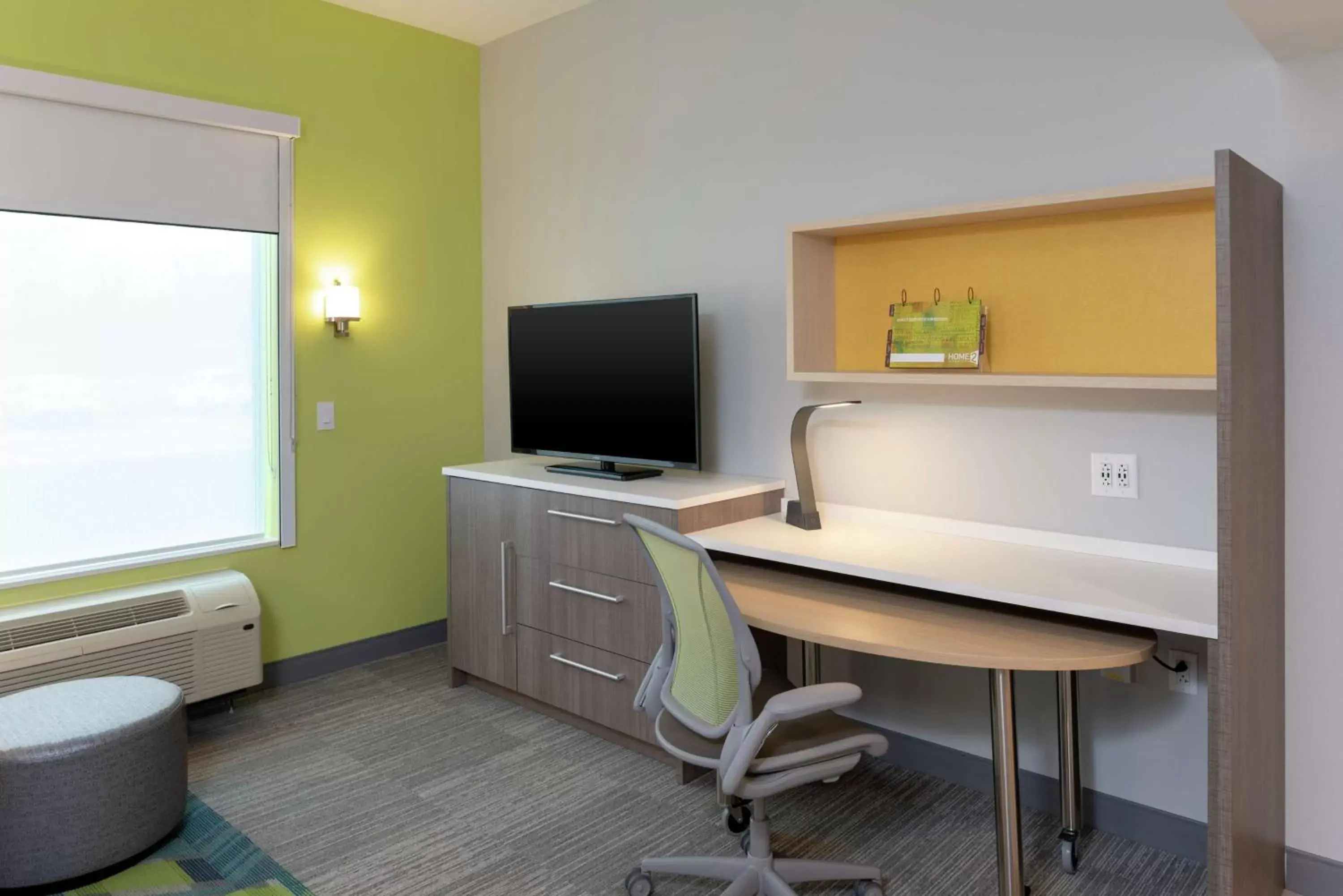 Bedroom, TV/Entertainment Center in Home2 Suites By Hilton Indianapolis Airport