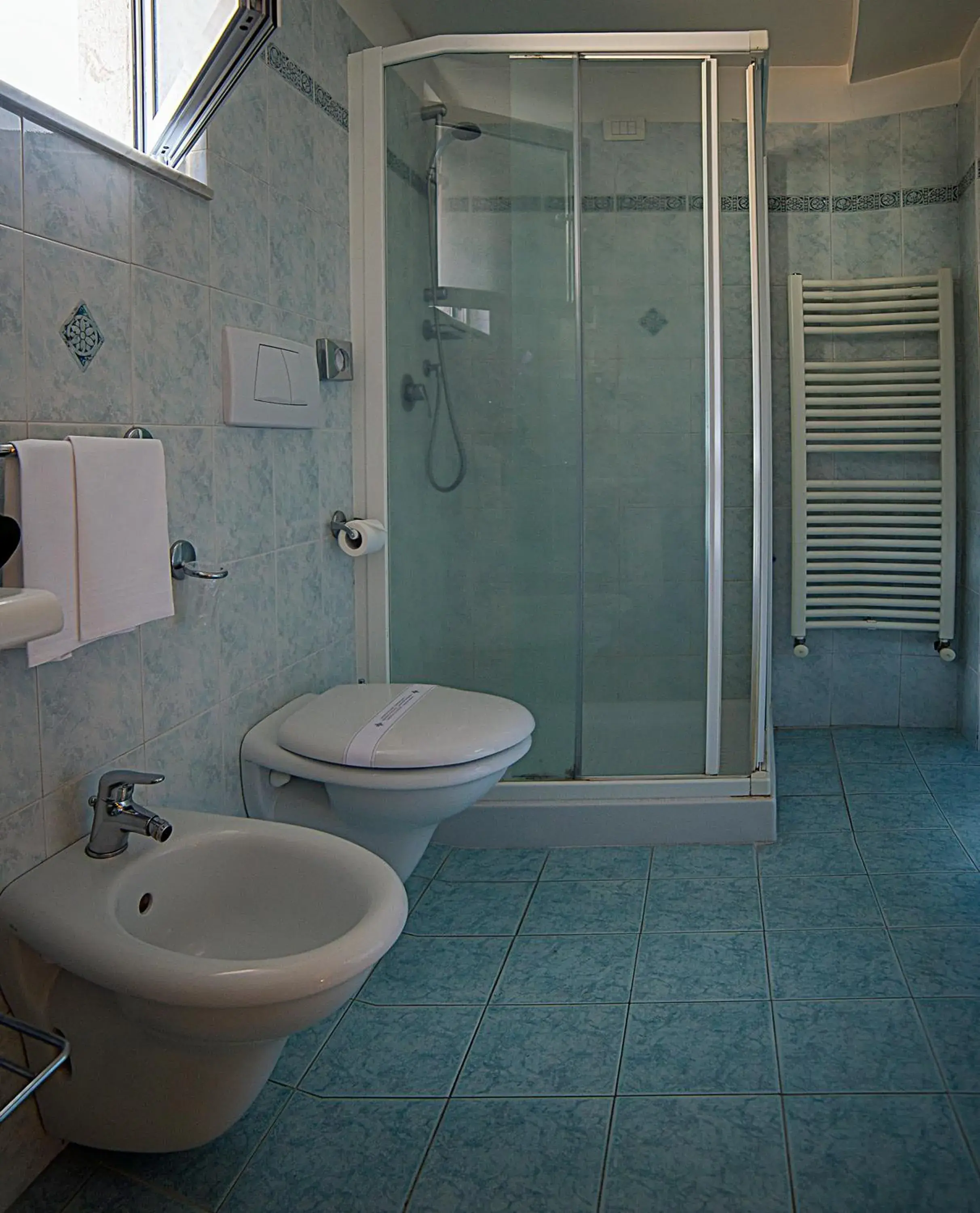 Shower, Bathroom in Hotel Filippeschi
