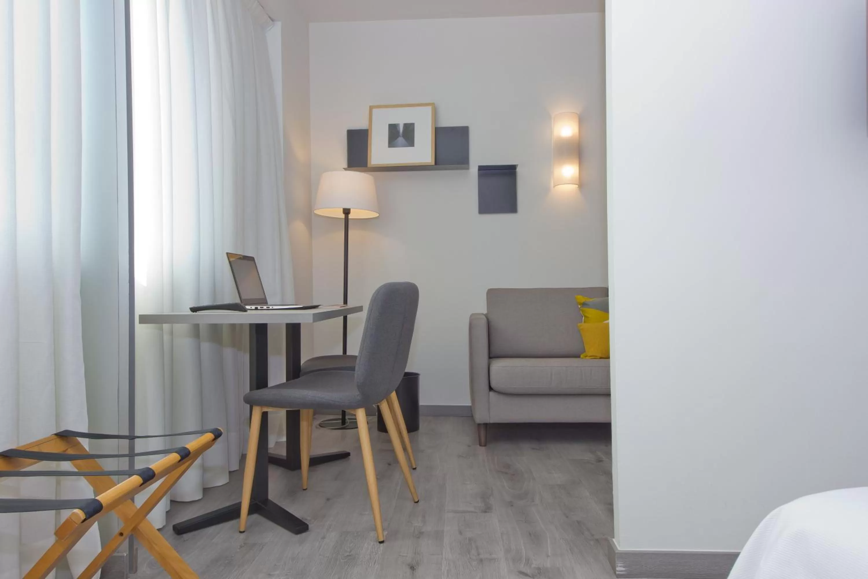 Living room in Aparthotel Atenea Valles