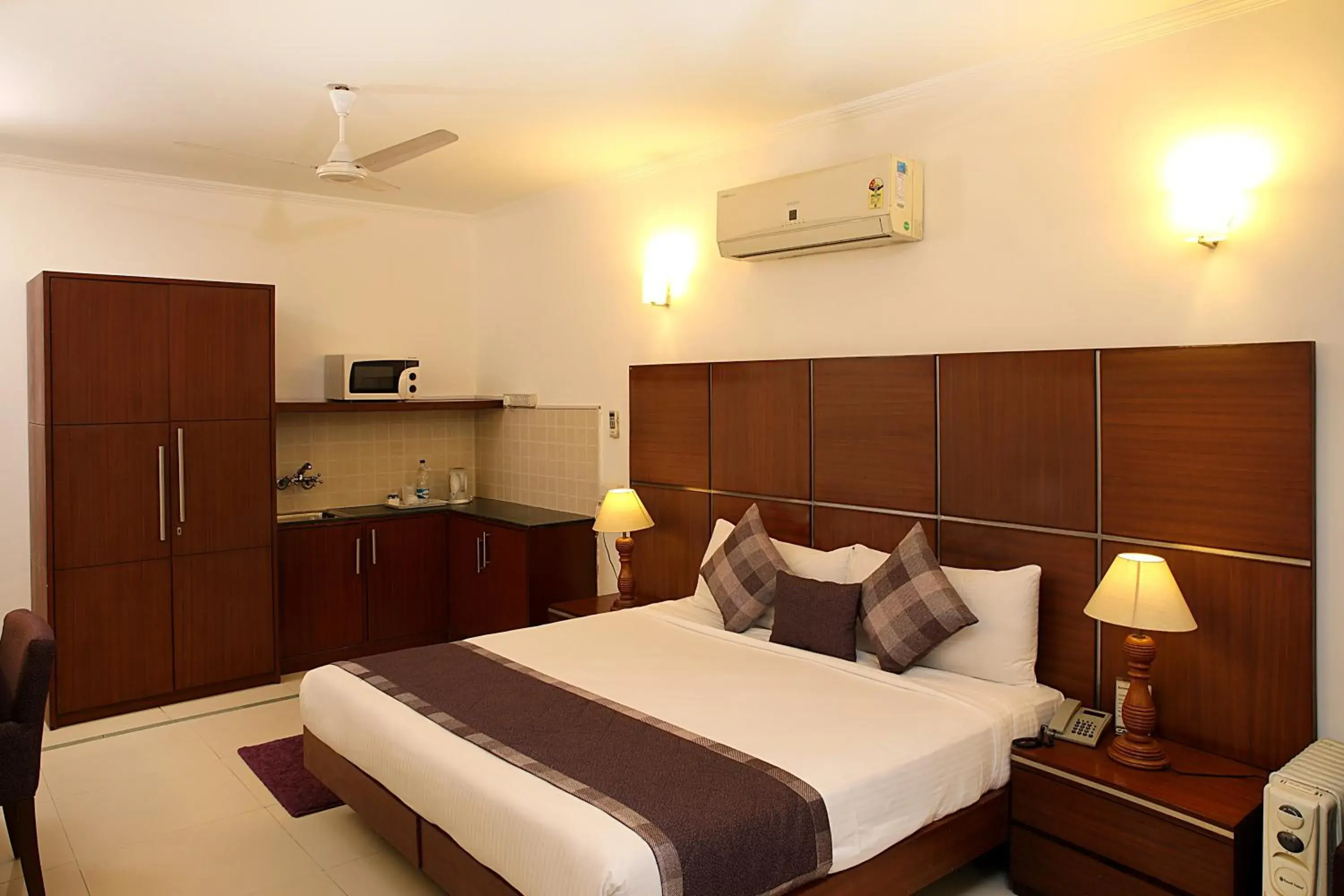 TV and multimedia, Bed in Ahuja Residency DLF Phase 2