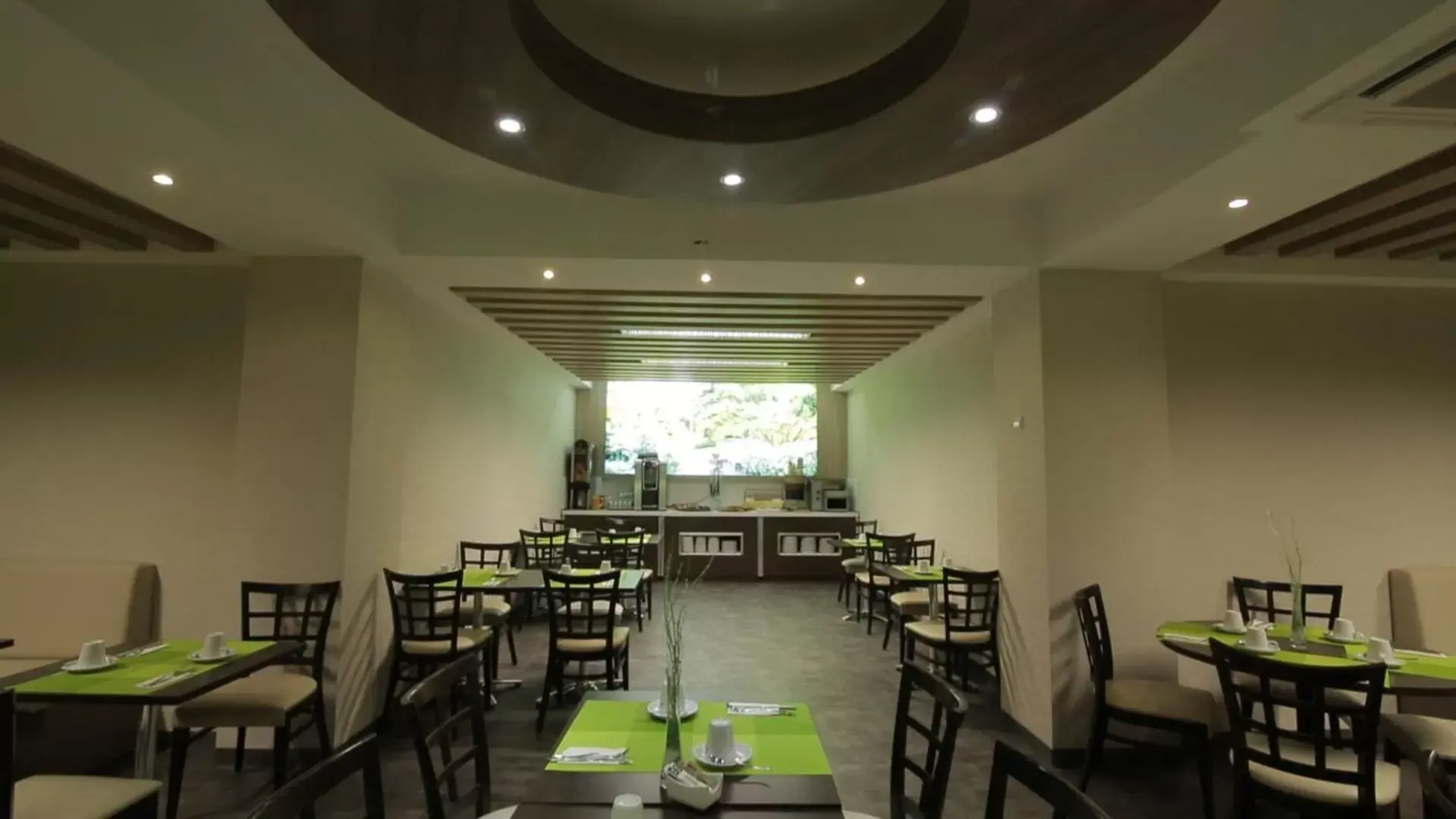 Lounge or bar, Restaurant/Places to Eat in Hotel Puerta de Toledo