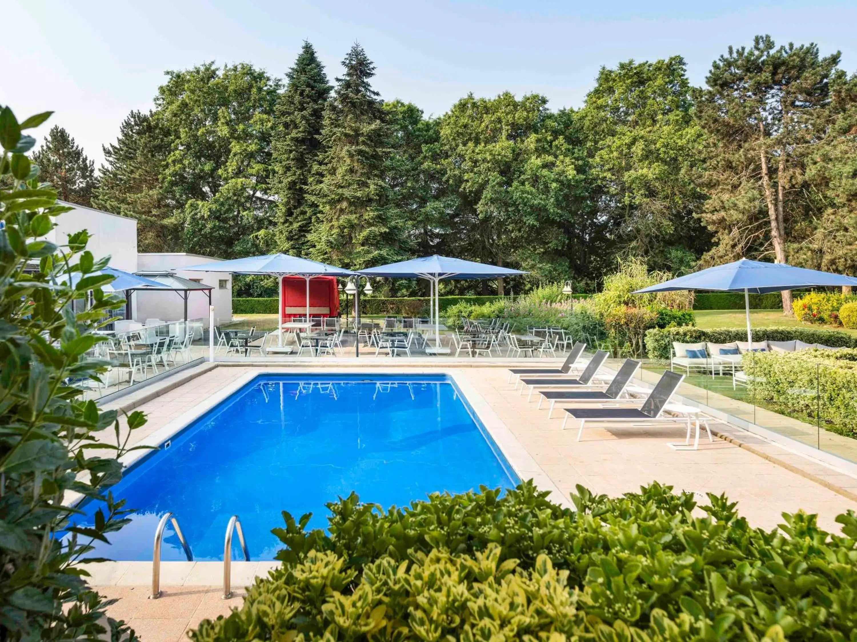 Sports, Swimming Pool in Novotel Rennes Alma