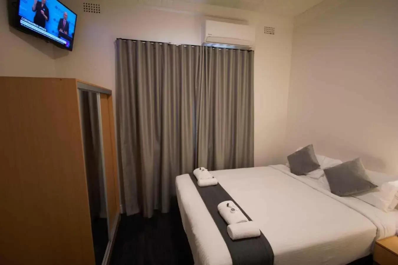 Bed in Sydney Junction Hotel