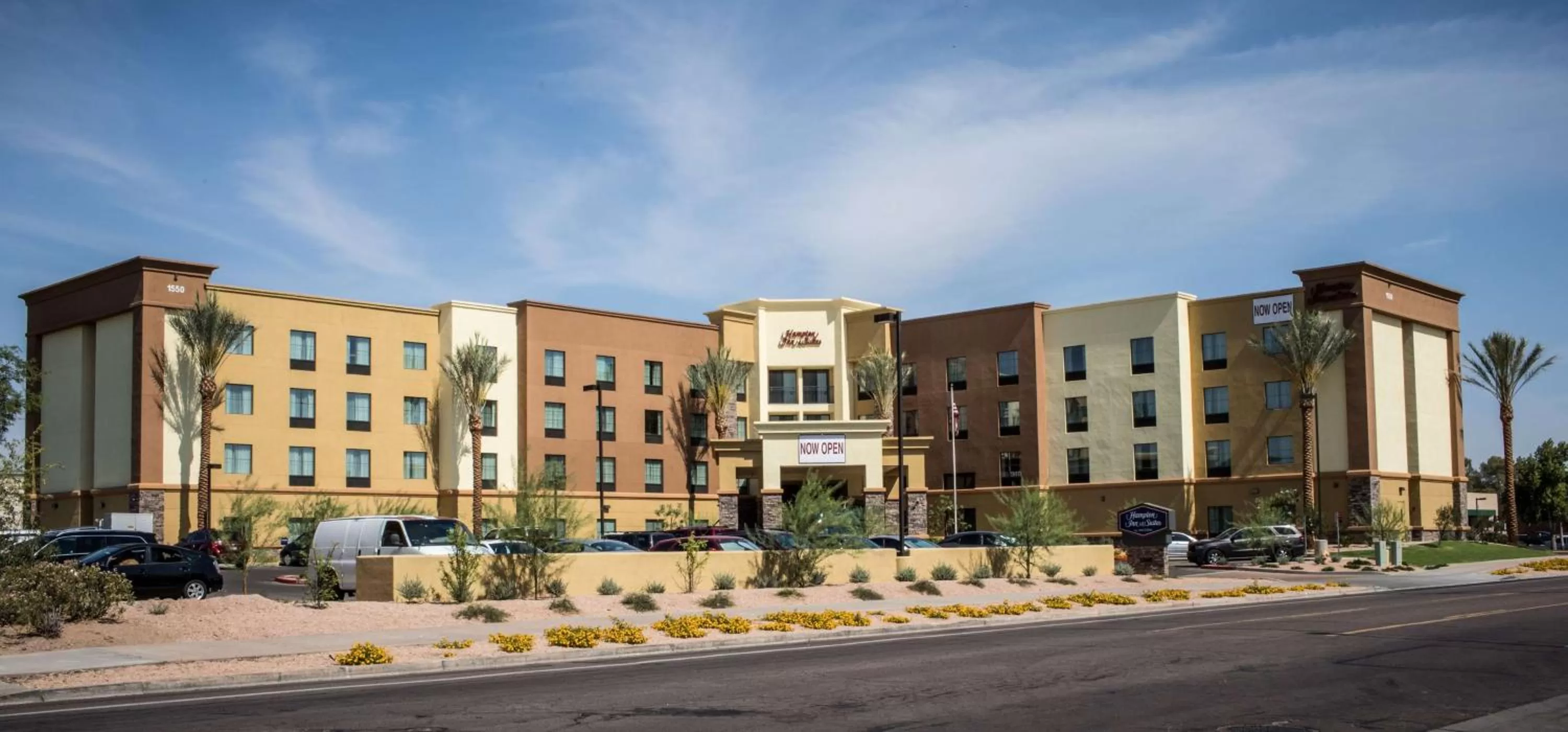 Property building in Hampton Inn & Suites Tempe/Phoenix Airport, Az