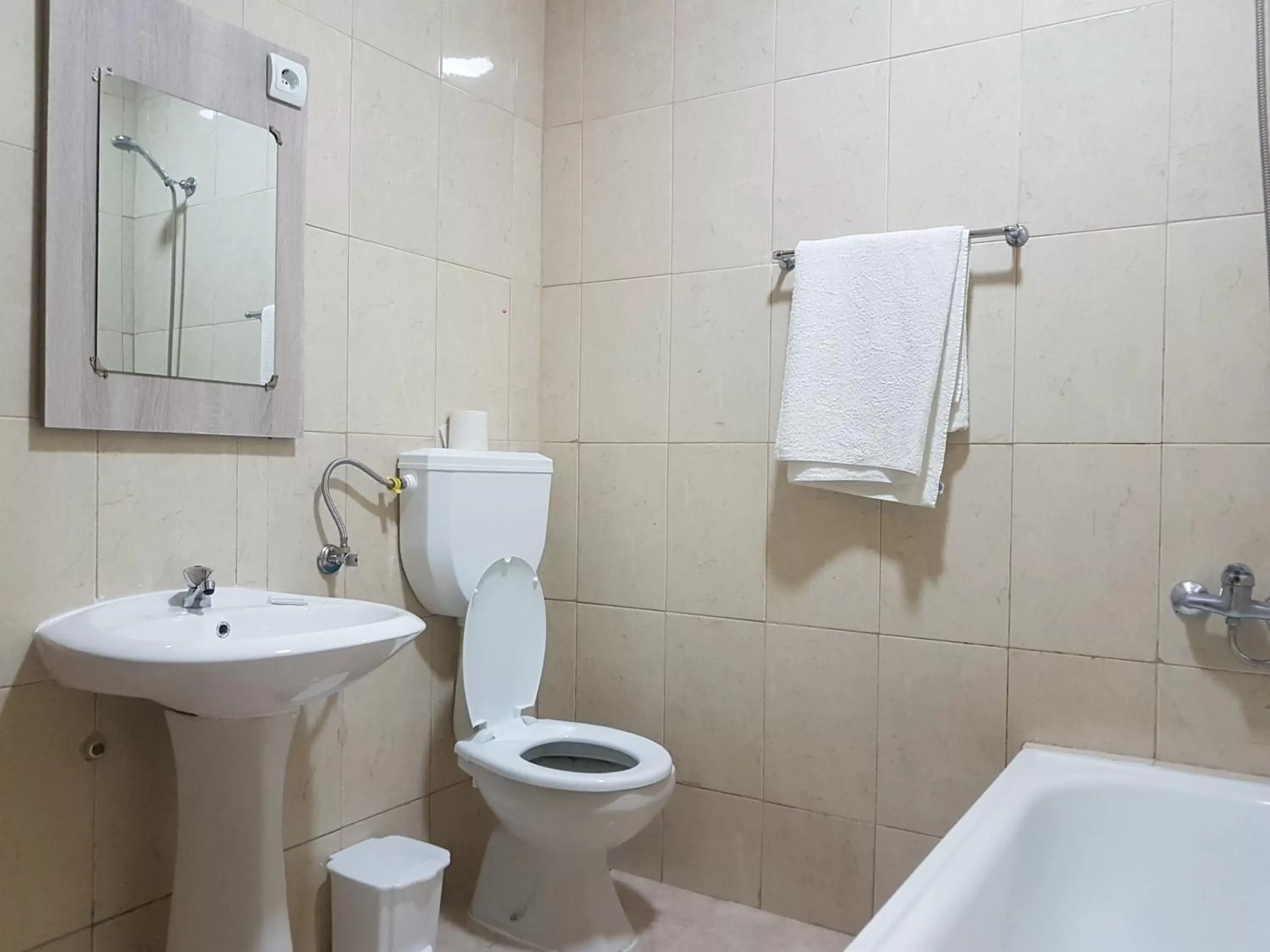 Double Room with Private Bathroom in Pensão Asa Branca Double Room with Private Bathroom in Pensão Asa Branca