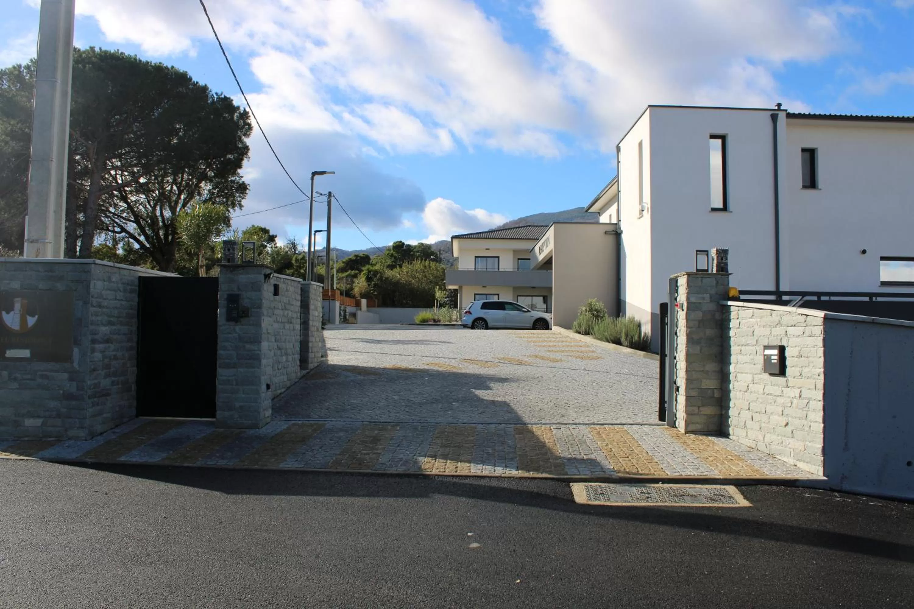 Facade/entrance in hôtel résidence a torra