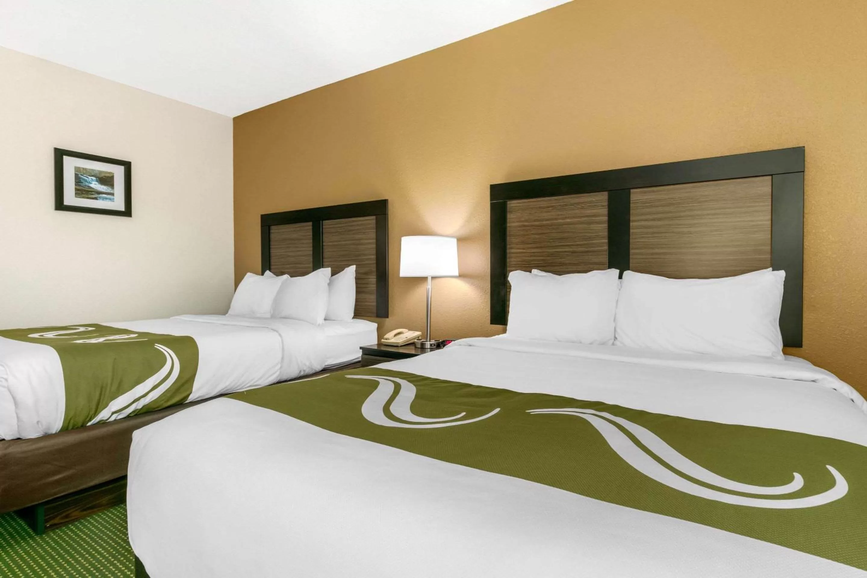 Photo of the whole room, Bed in Quality Inn Monteagle