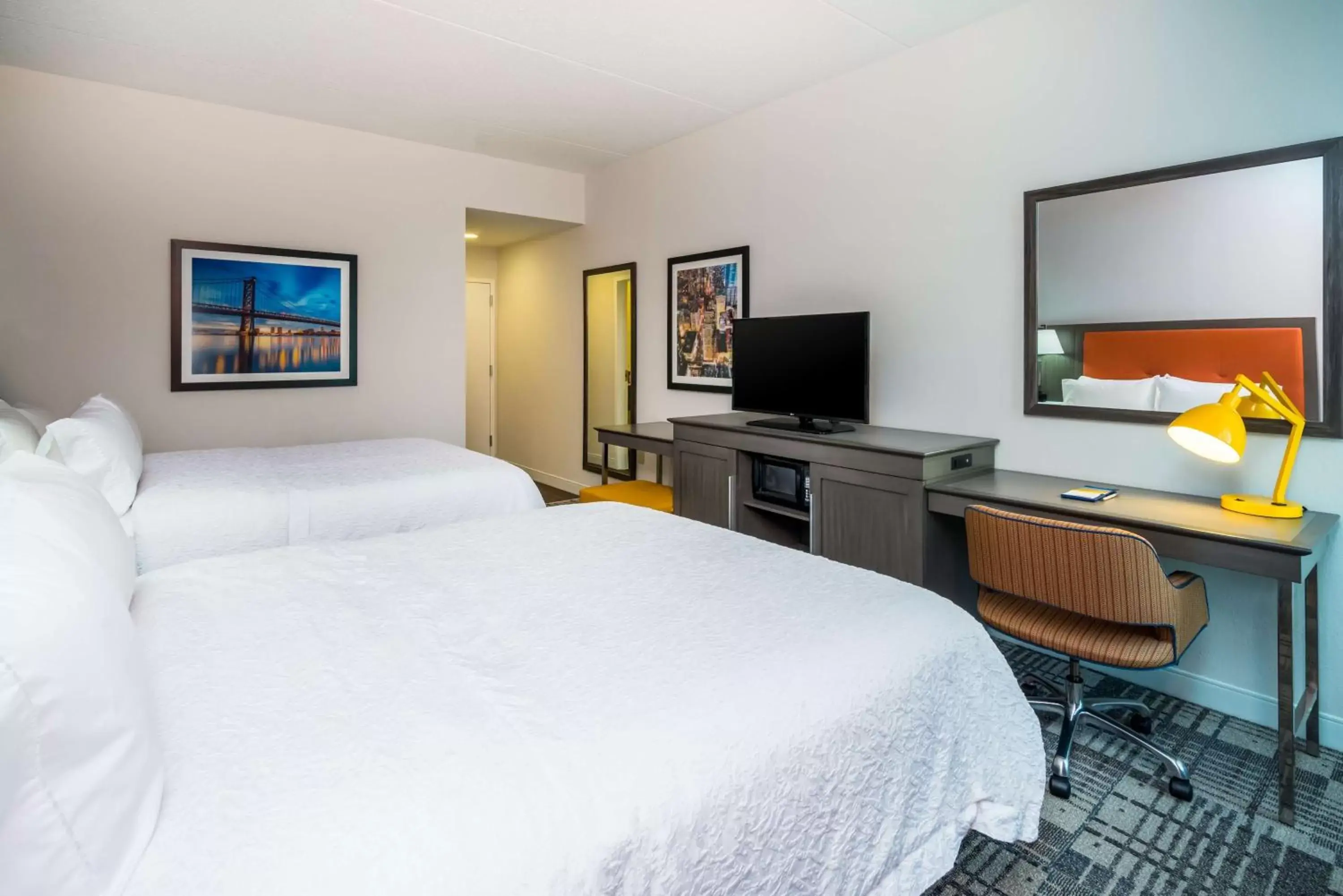 Bedroom, Bed in Hampton Inn Plymouth Meeting Bedroom, Bed in Hampton Inn Plymouth Meeting