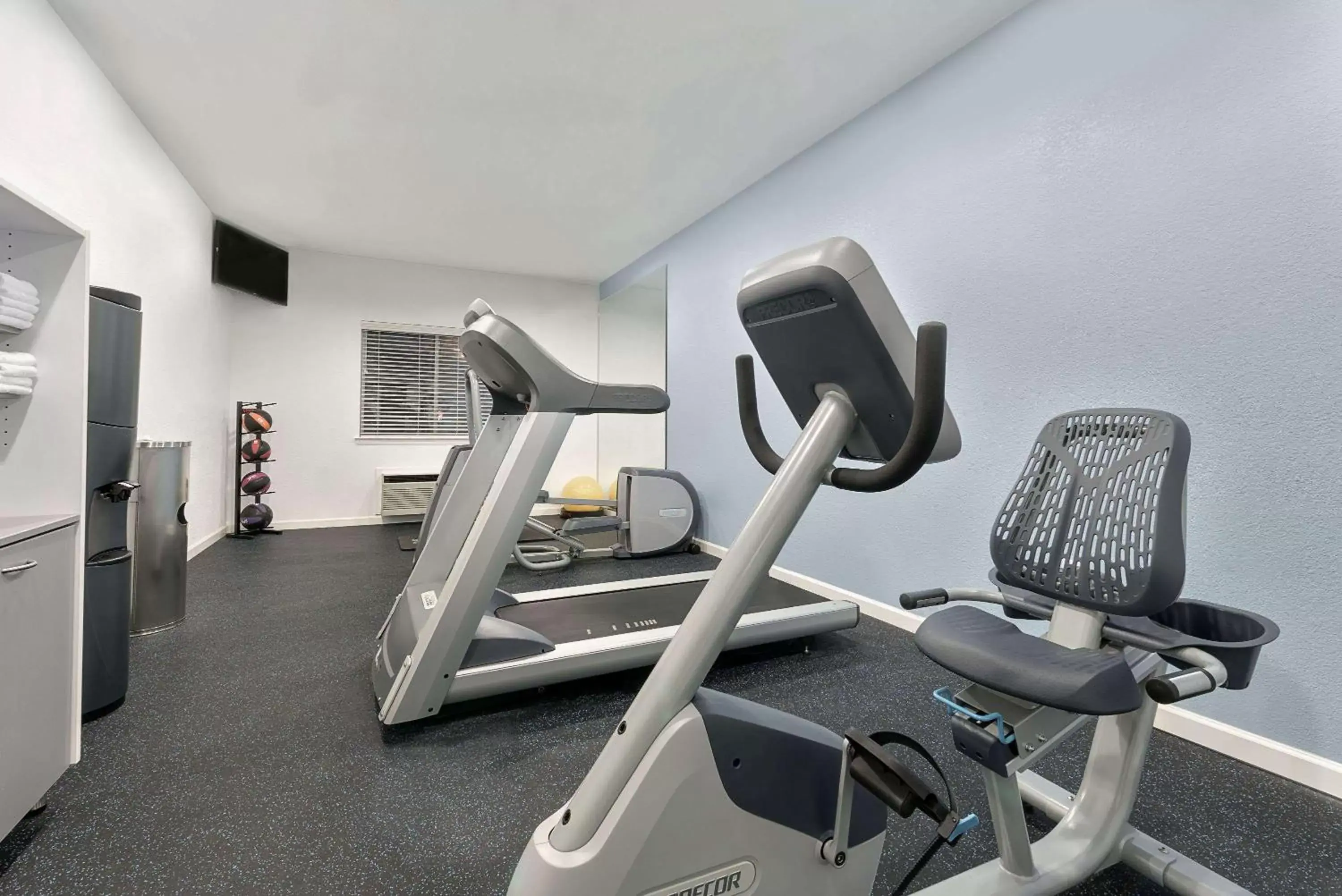 Fitness centre/facilities, Fitness Center/Facilities in Days Inn & Suites by Wyndham Dallas
