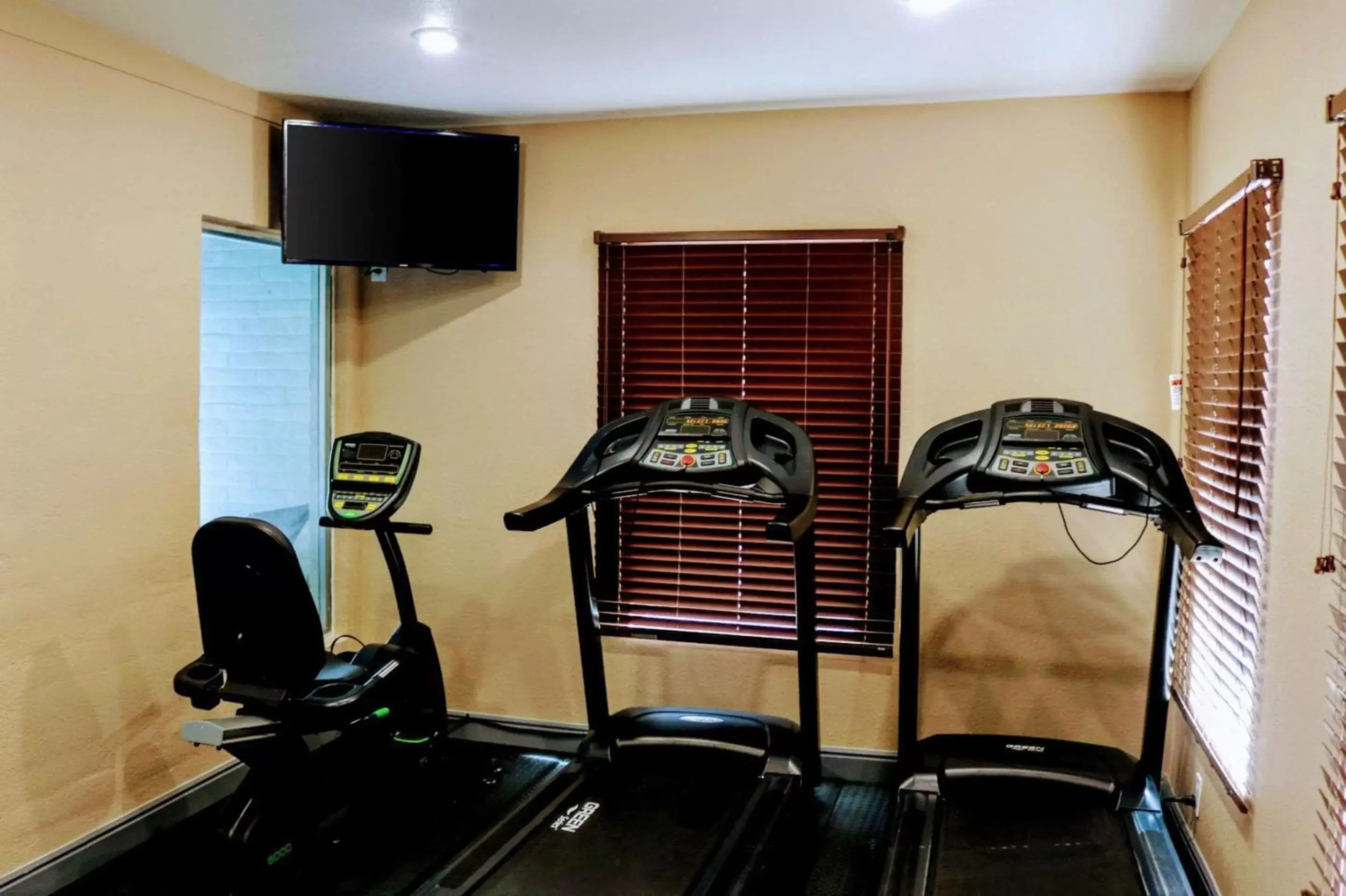 Fitness centre/facilities, Fitness Center/Facilities in Quality Inn