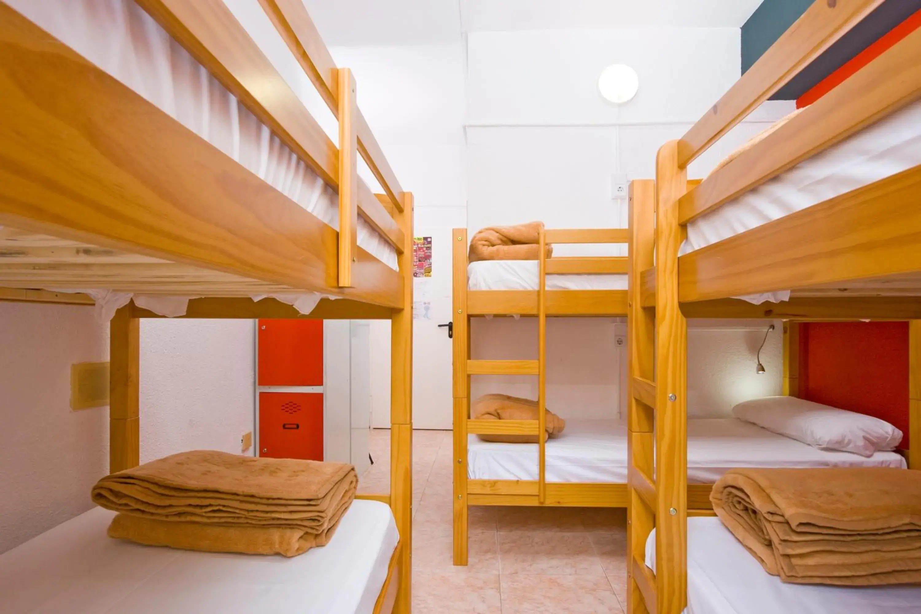 Bed in 6-Bed Female Dormitory Room with Private Bathroom in Madrid Motion Hostels