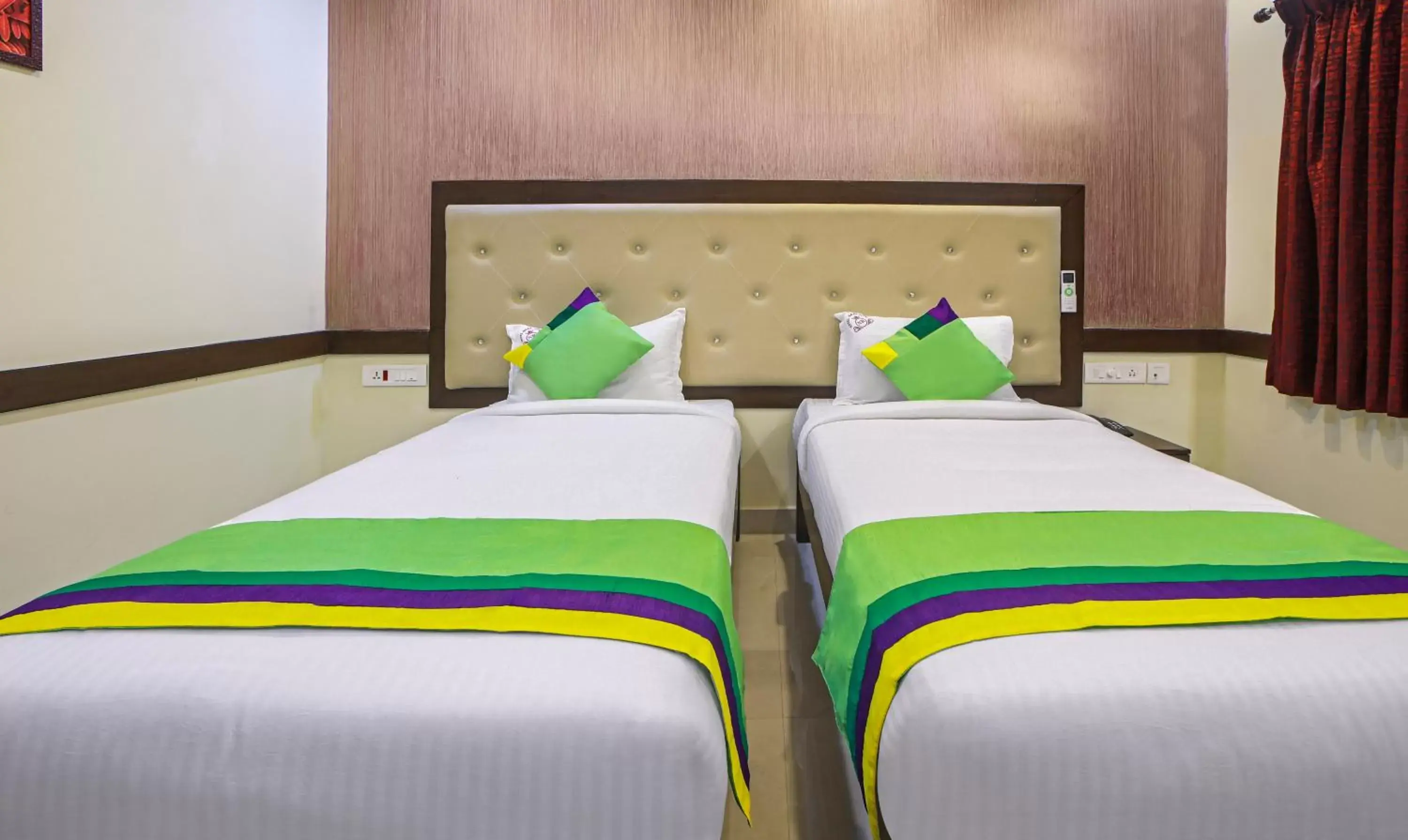 Bedroom, Bed in Treebo Naaz Royal Bedroom, Bed in Treebo Naaz Royal