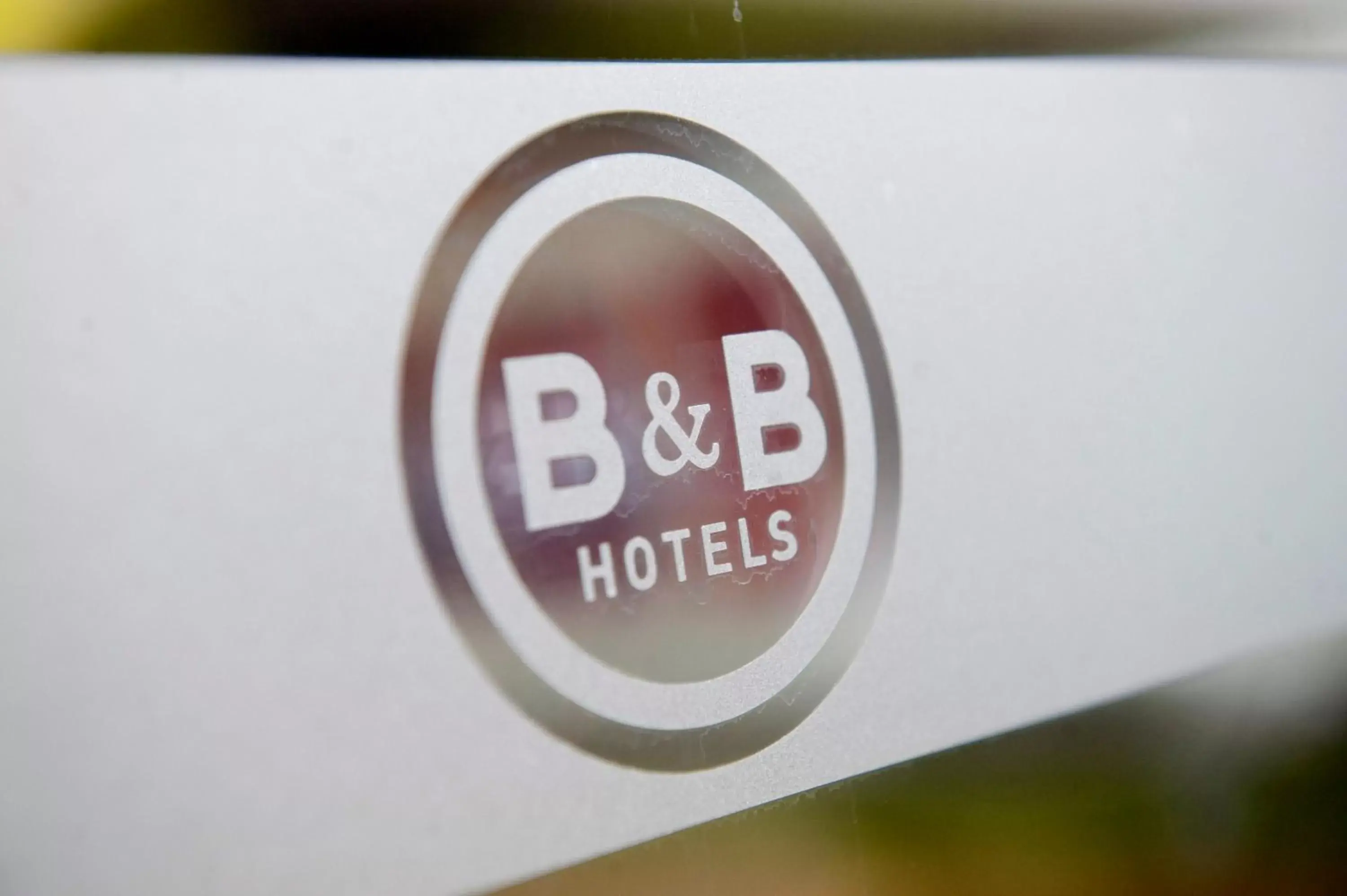 Property logo or sign in B&B HOTEL La Queue En Brie