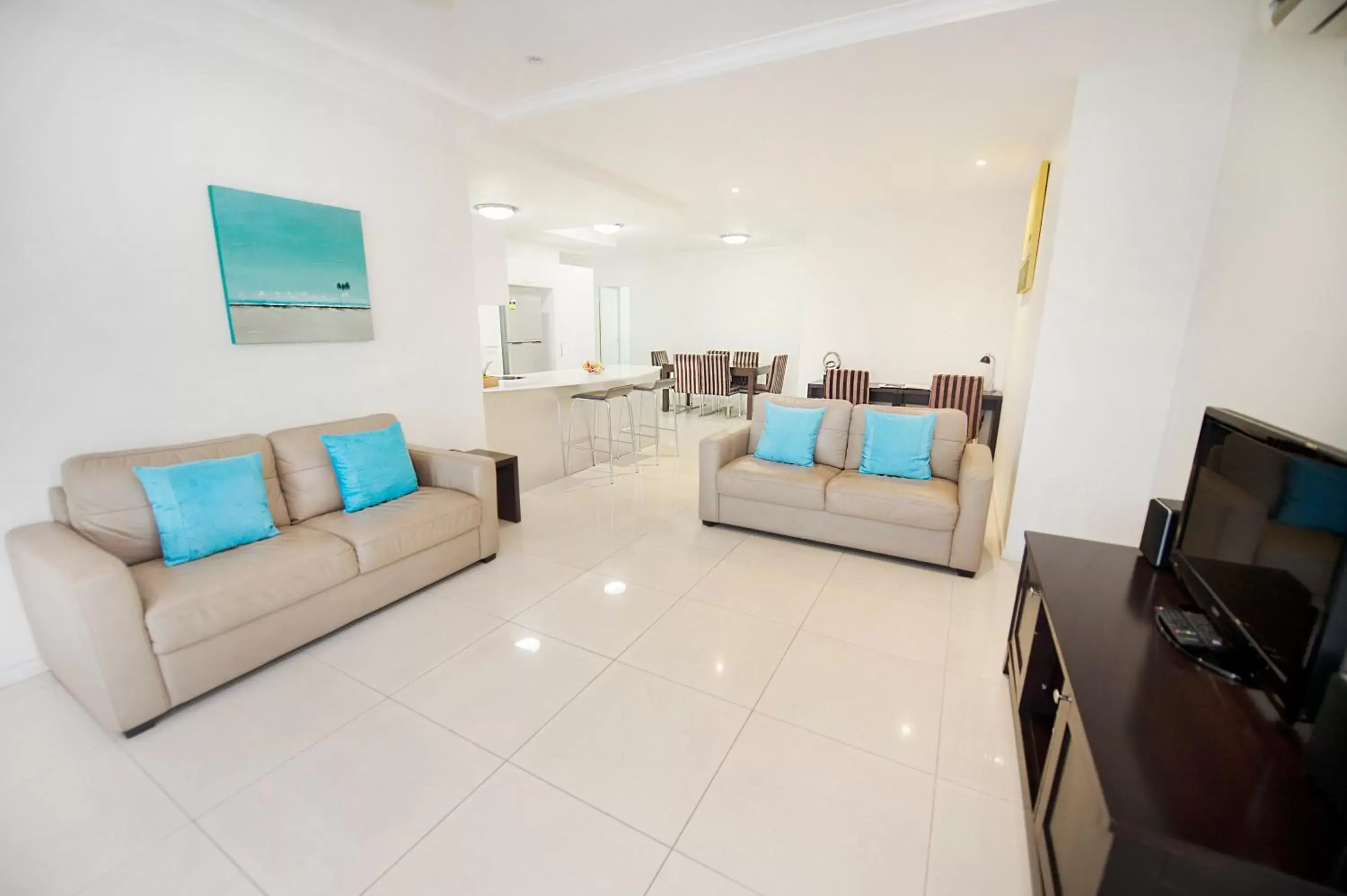 Living room in Gladstone City Central Apartment Hotel Official Living room in Gladstone City Central Apartment Hotel Official