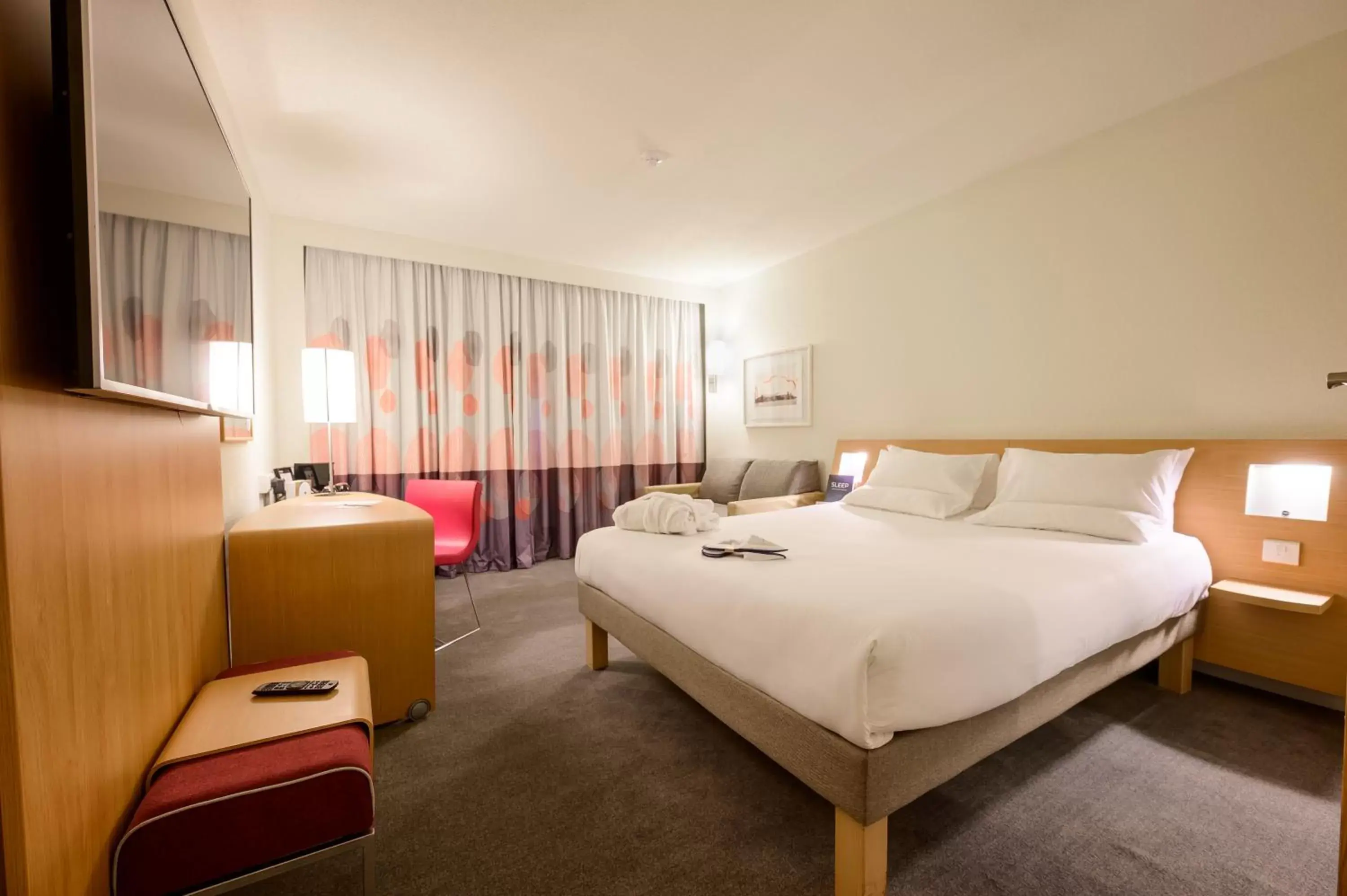 Photo of the whole room, Bed in Novotel Birmingham Centre
