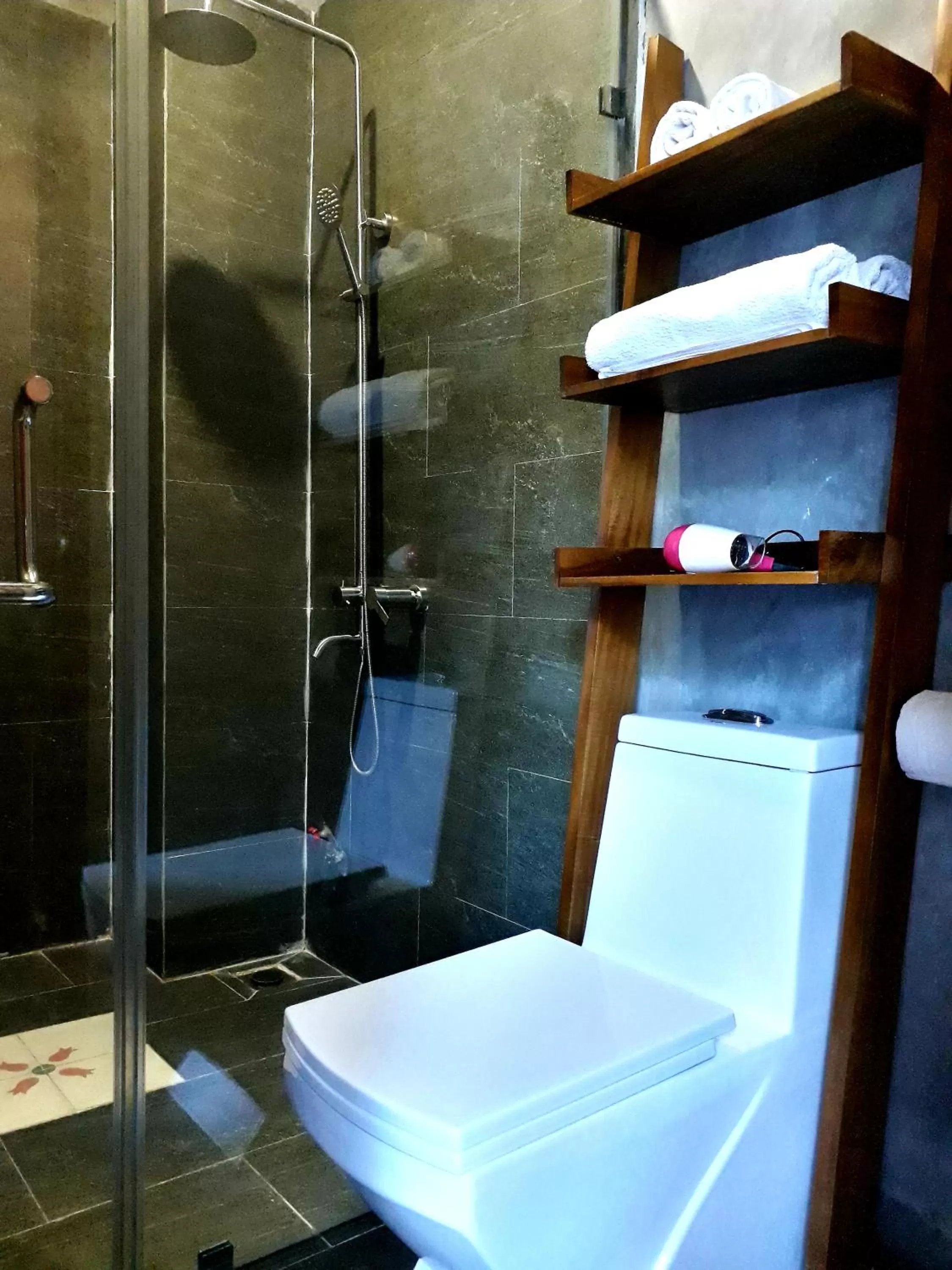 Bathroom in Pink Tulip Hoi An