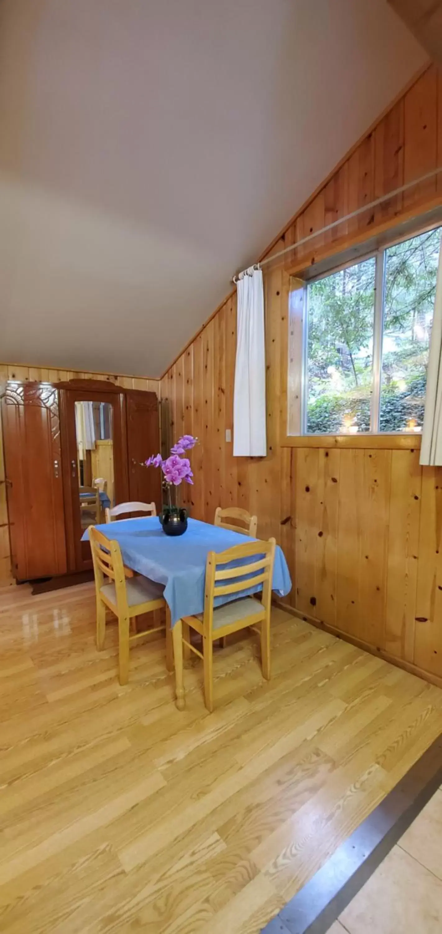 Dining Area in Fern River Resort