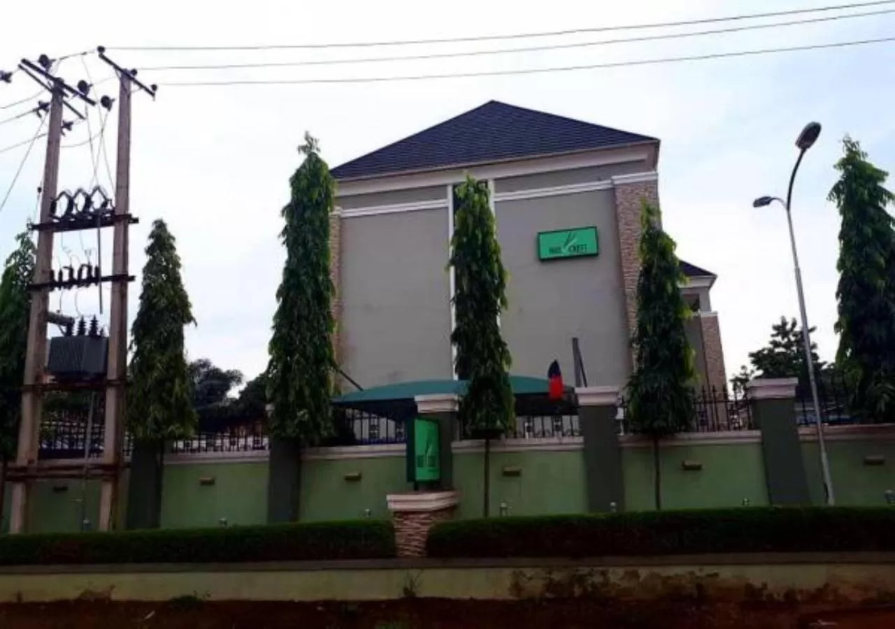 Nue-Crest Hotels & Suites