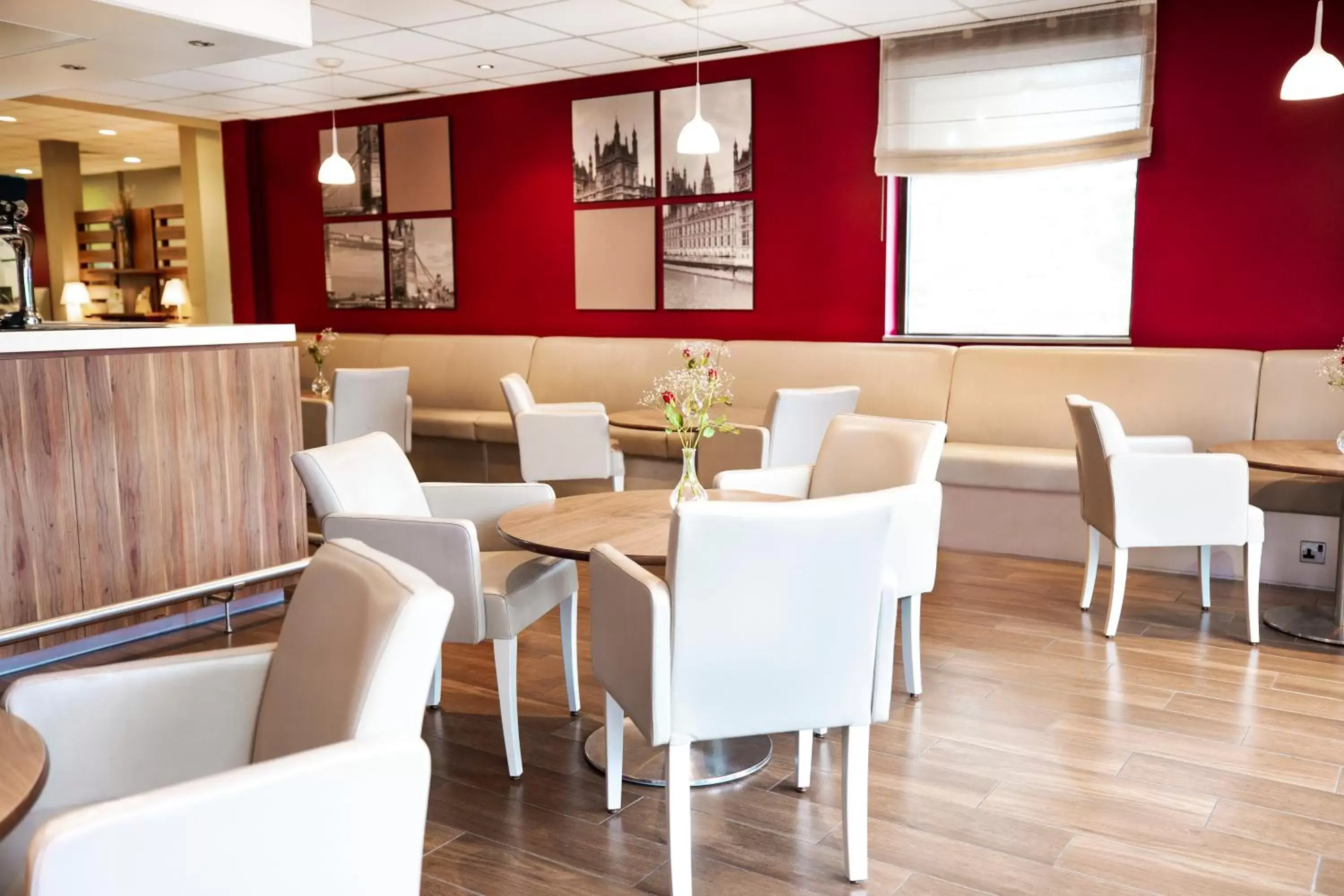 Lounge or bar, Restaurant/Places to Eat in Campanile Swindon