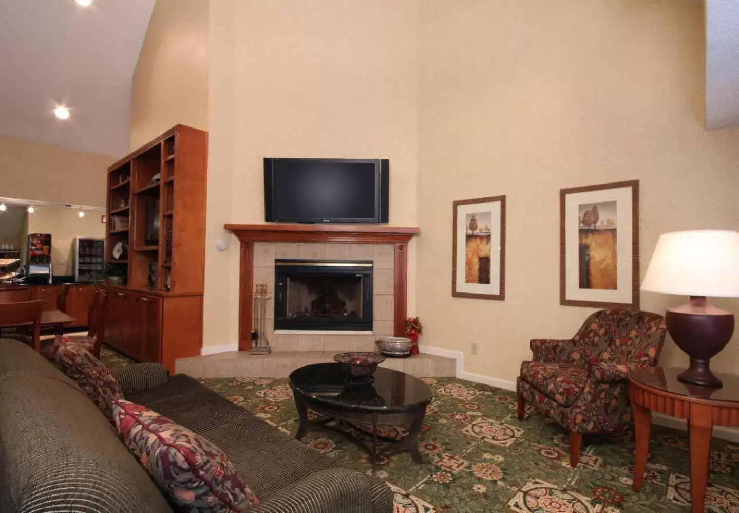 Communal lounge/ TV room, Seating Area in Hawthorn Suites by Wyndham Tinton Falls