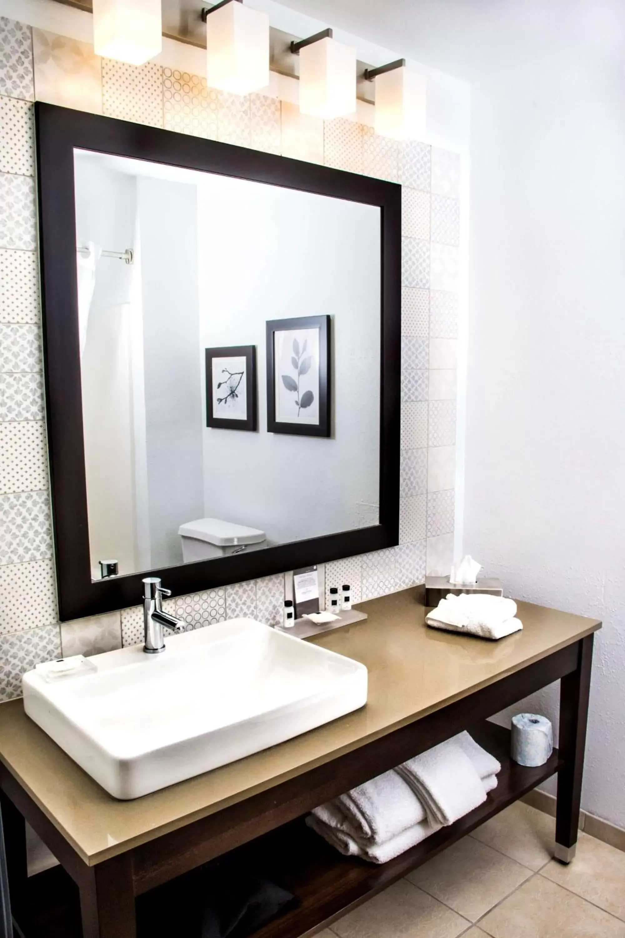 Bathroom in Country Inn & Suites by Radisson, Winchester, VA