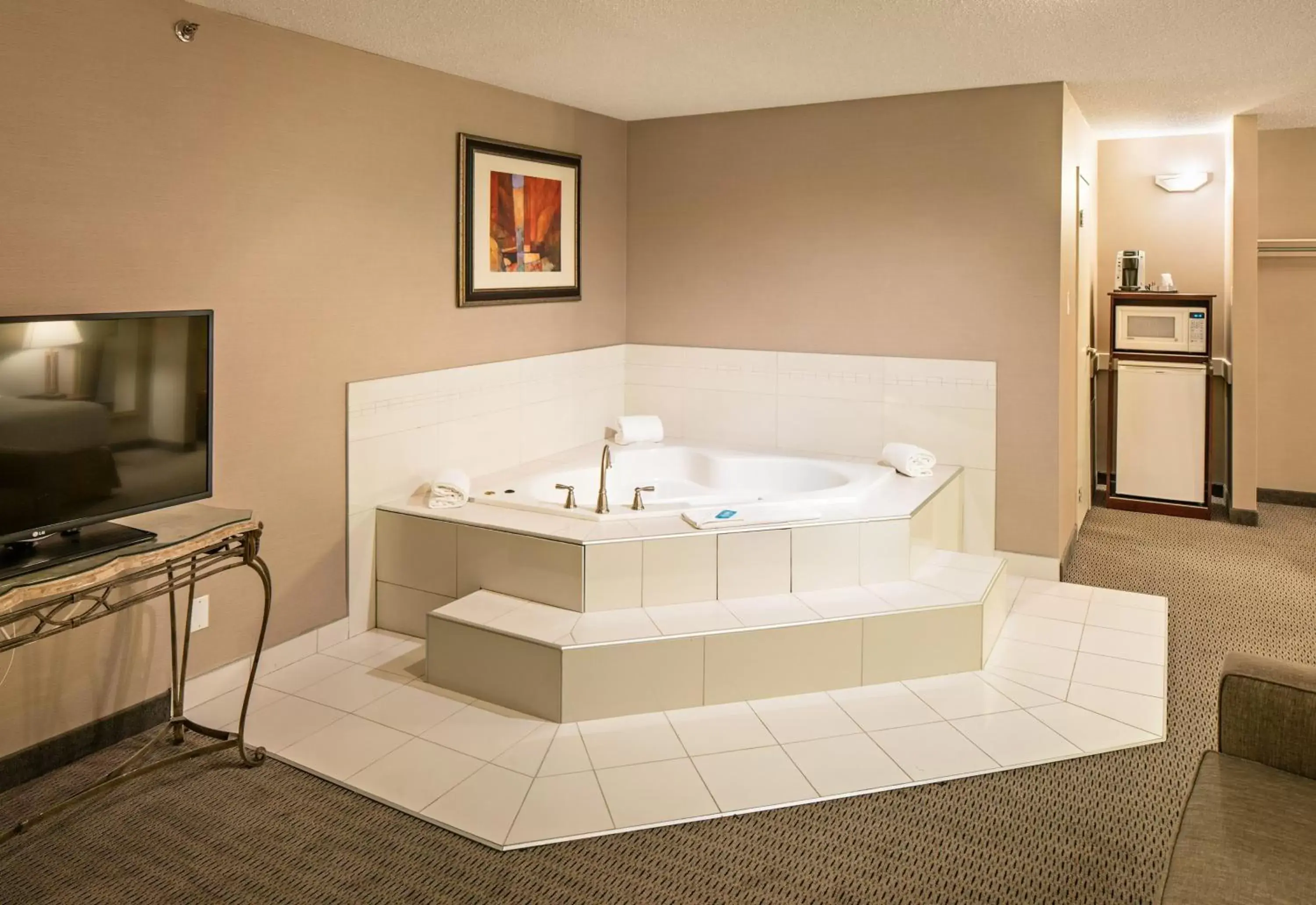 Photo of the whole room, Bathroom in Holiday Inn Express Red Deer, an IHG Hotel