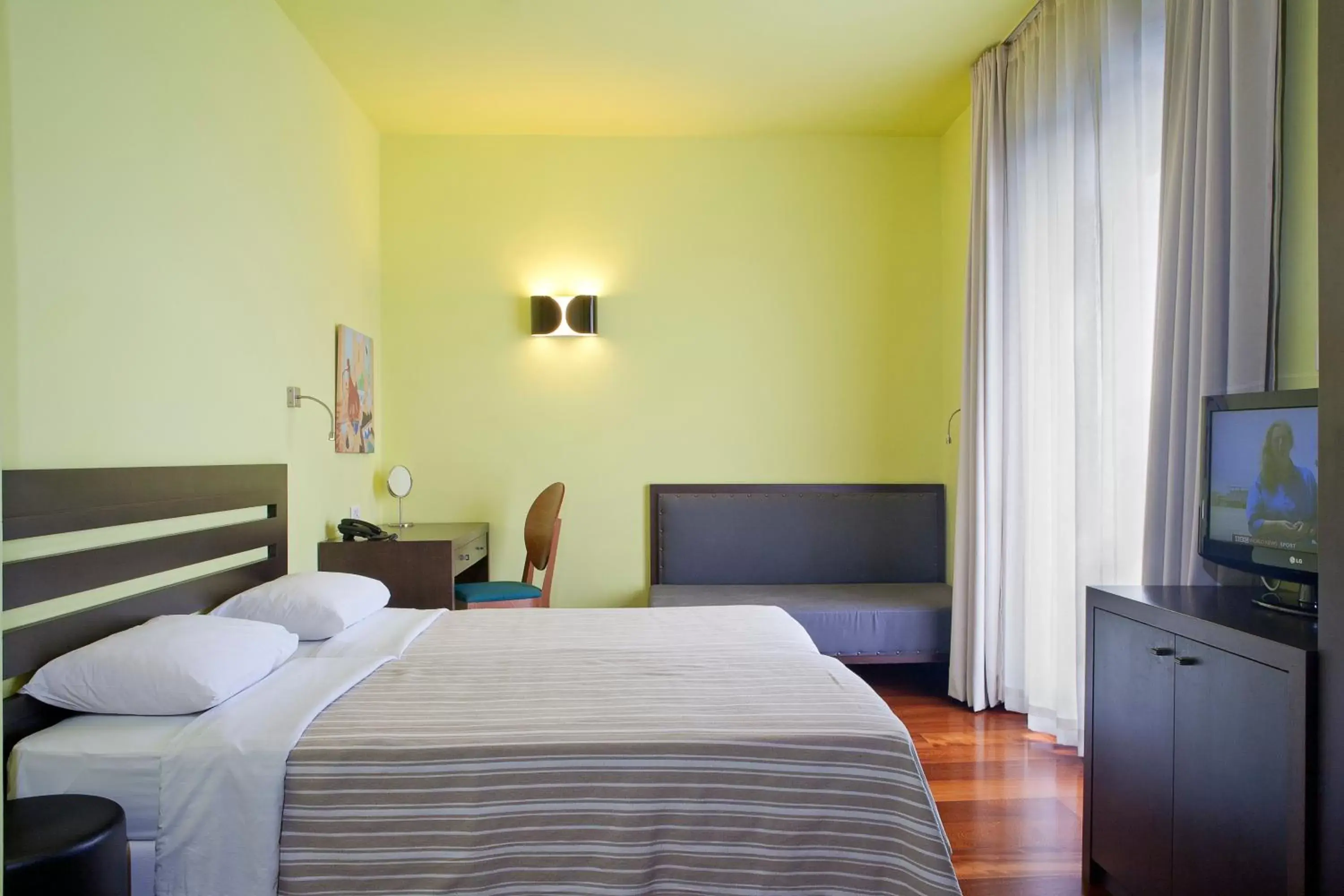 Photo of the whole room, Bed in Athens Center Square Hotel Photo of the whole room, Bed in Athens Center Square Hotel