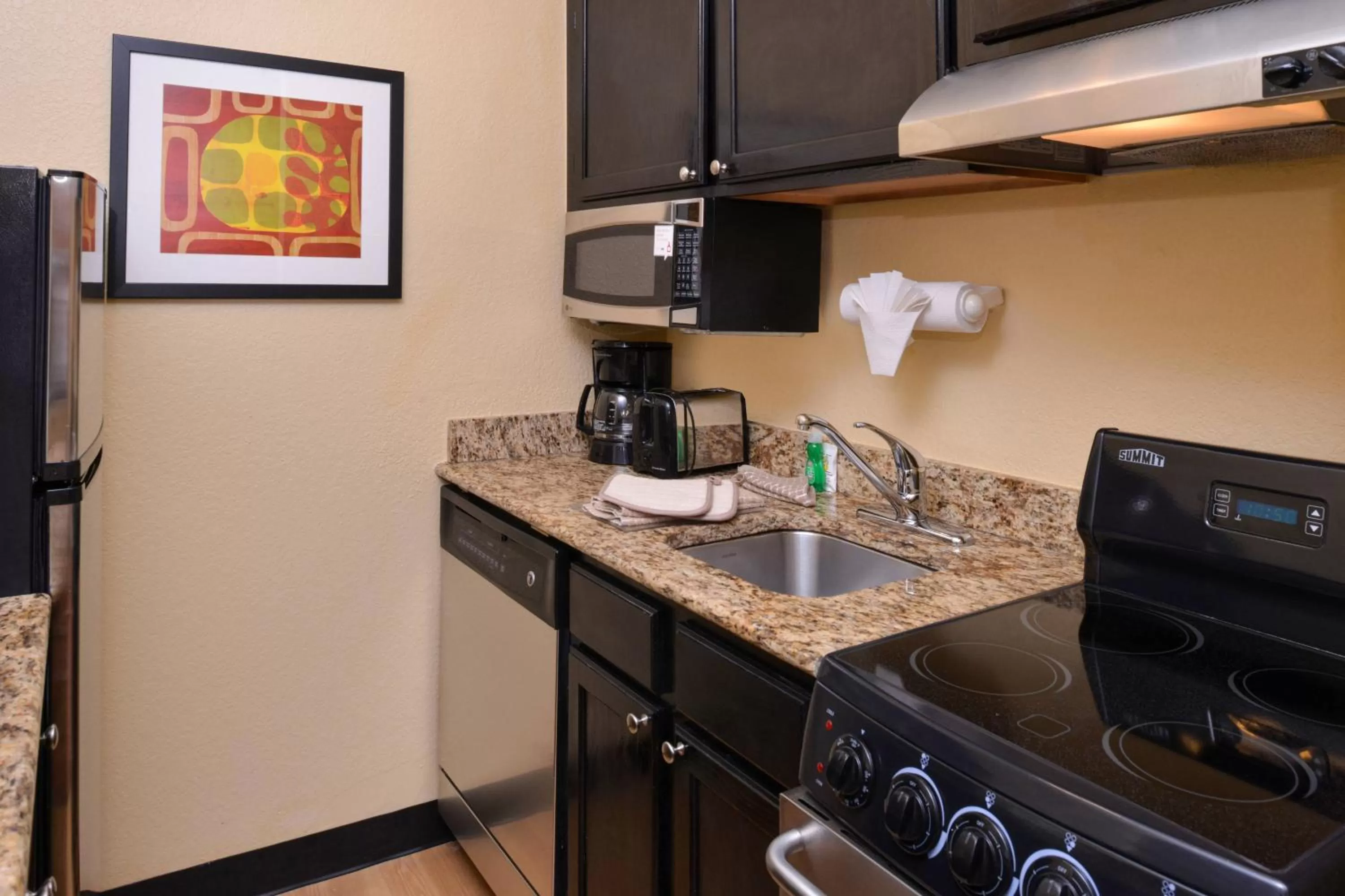 Kitchen or kitchenette in Candlewood Suites Miami Lakes by IHG