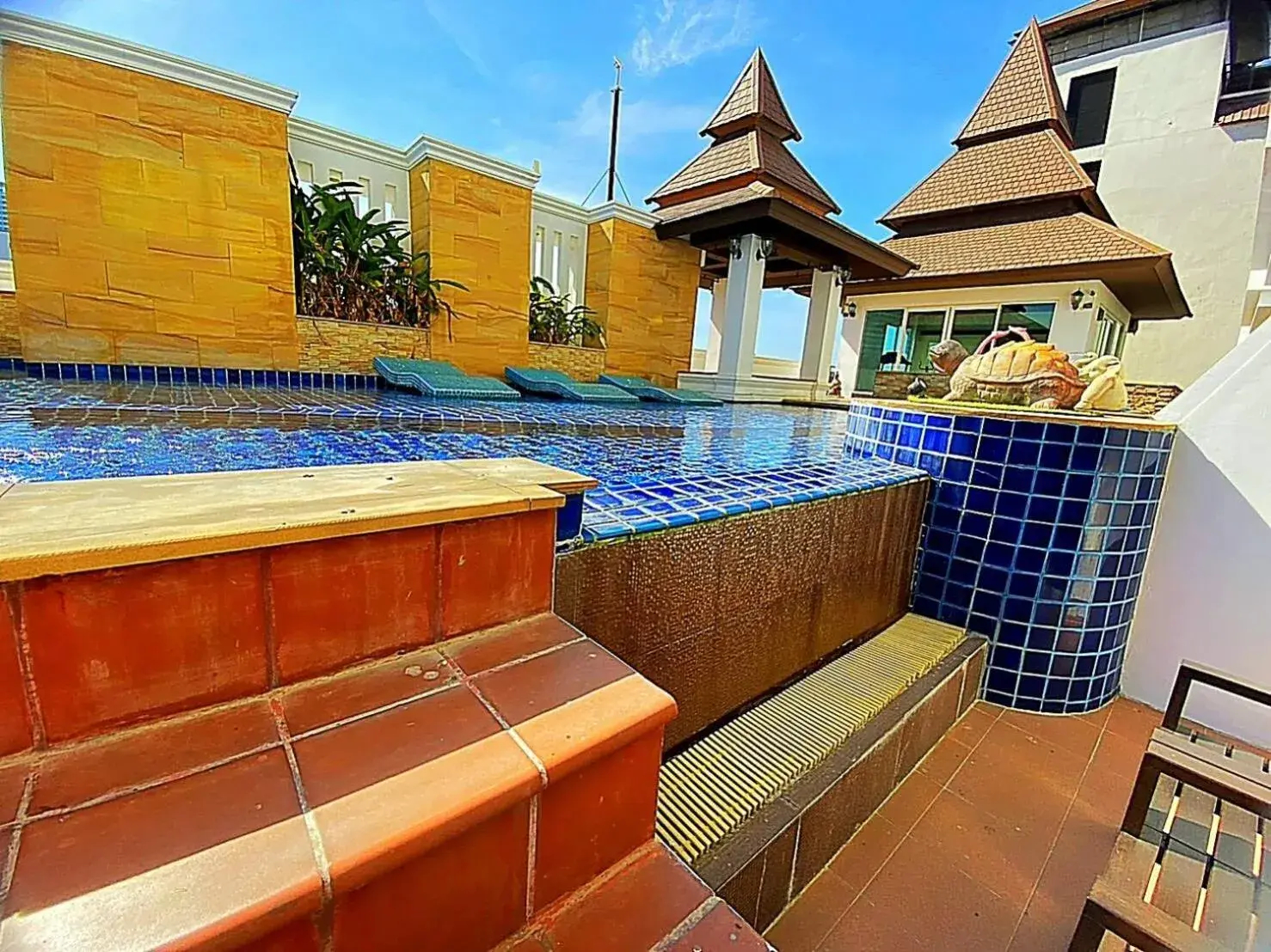 Swimming Pool in Royal Heritage Pavilion Jomtien Hotel