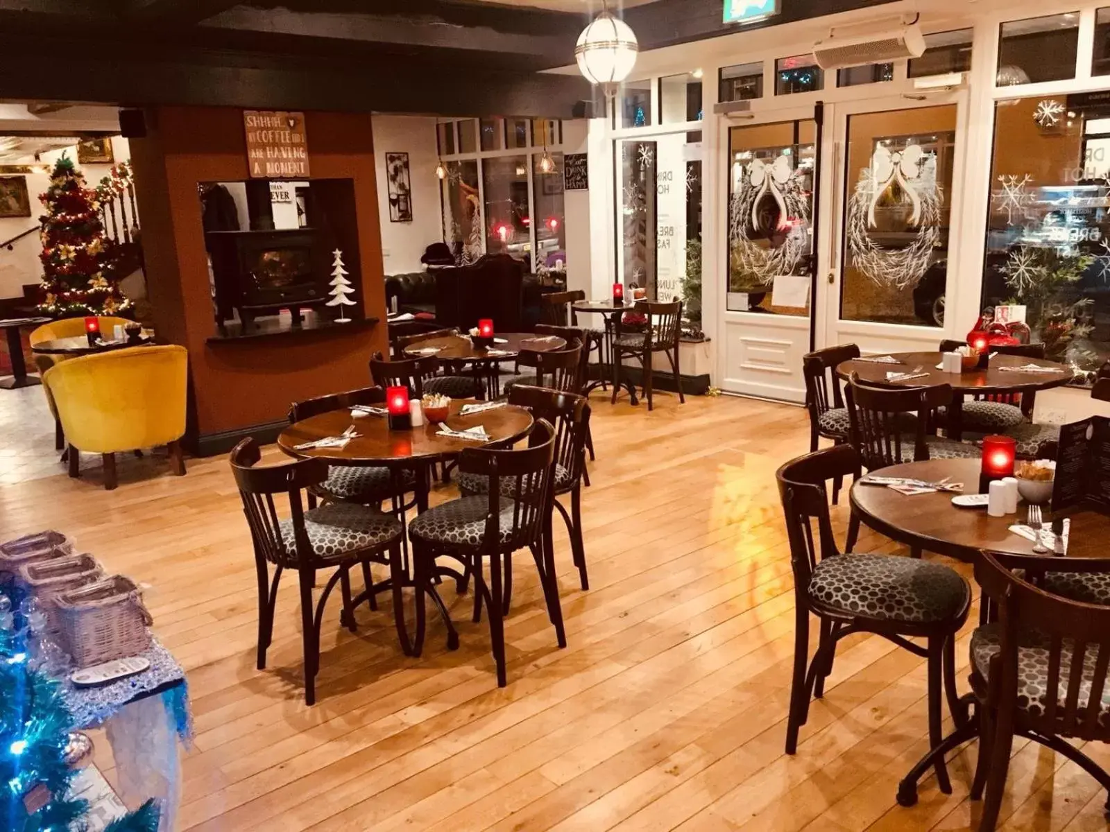 Restaurant/places to eat in Walsh's Hotel and Apartments Restaurant/places to eat in Walsh's Hotel and Apartments