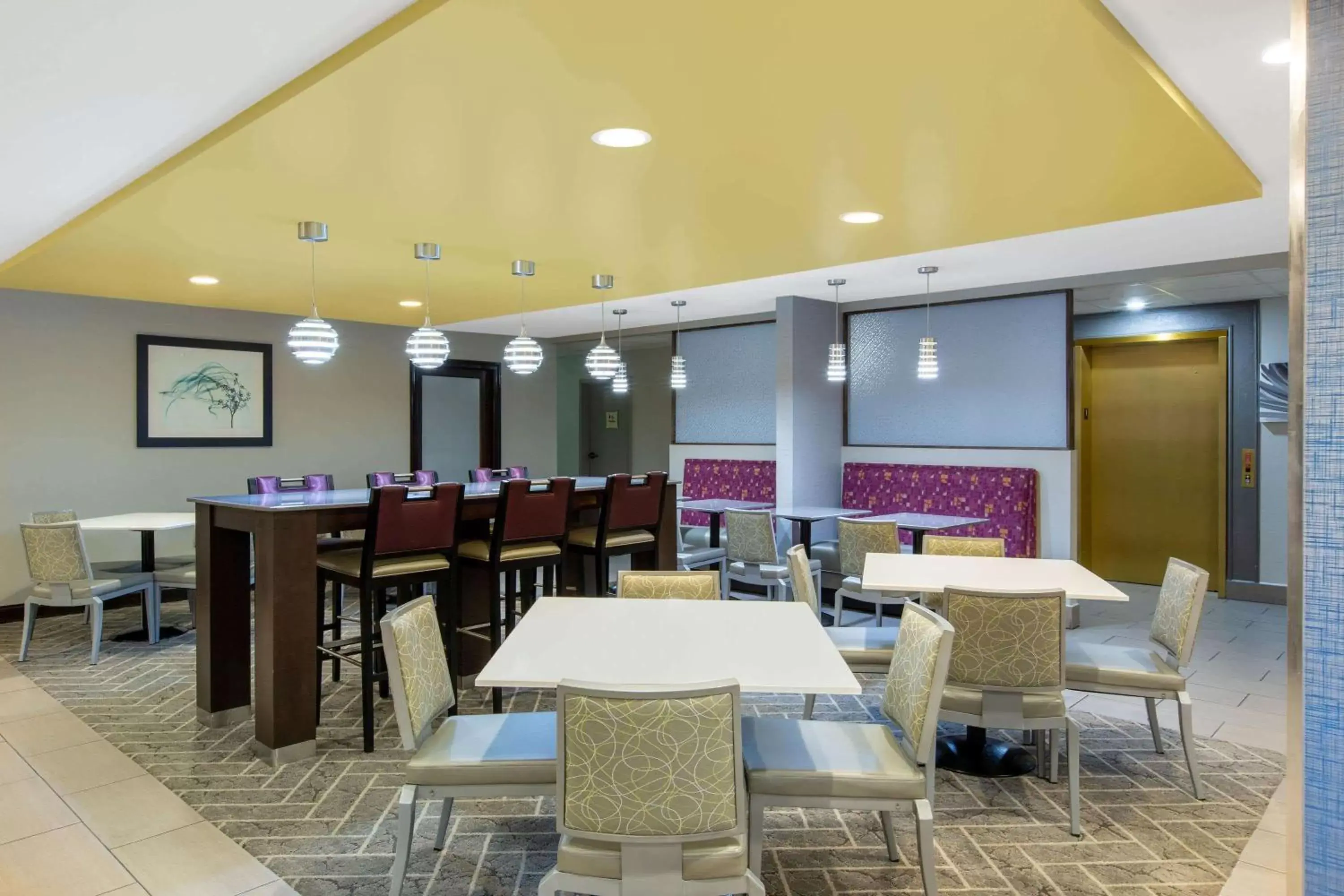 Lobby or reception, Restaurant/Places to Eat in La Quinta Inn by Wyndham Pigeon Forge-Dollywood