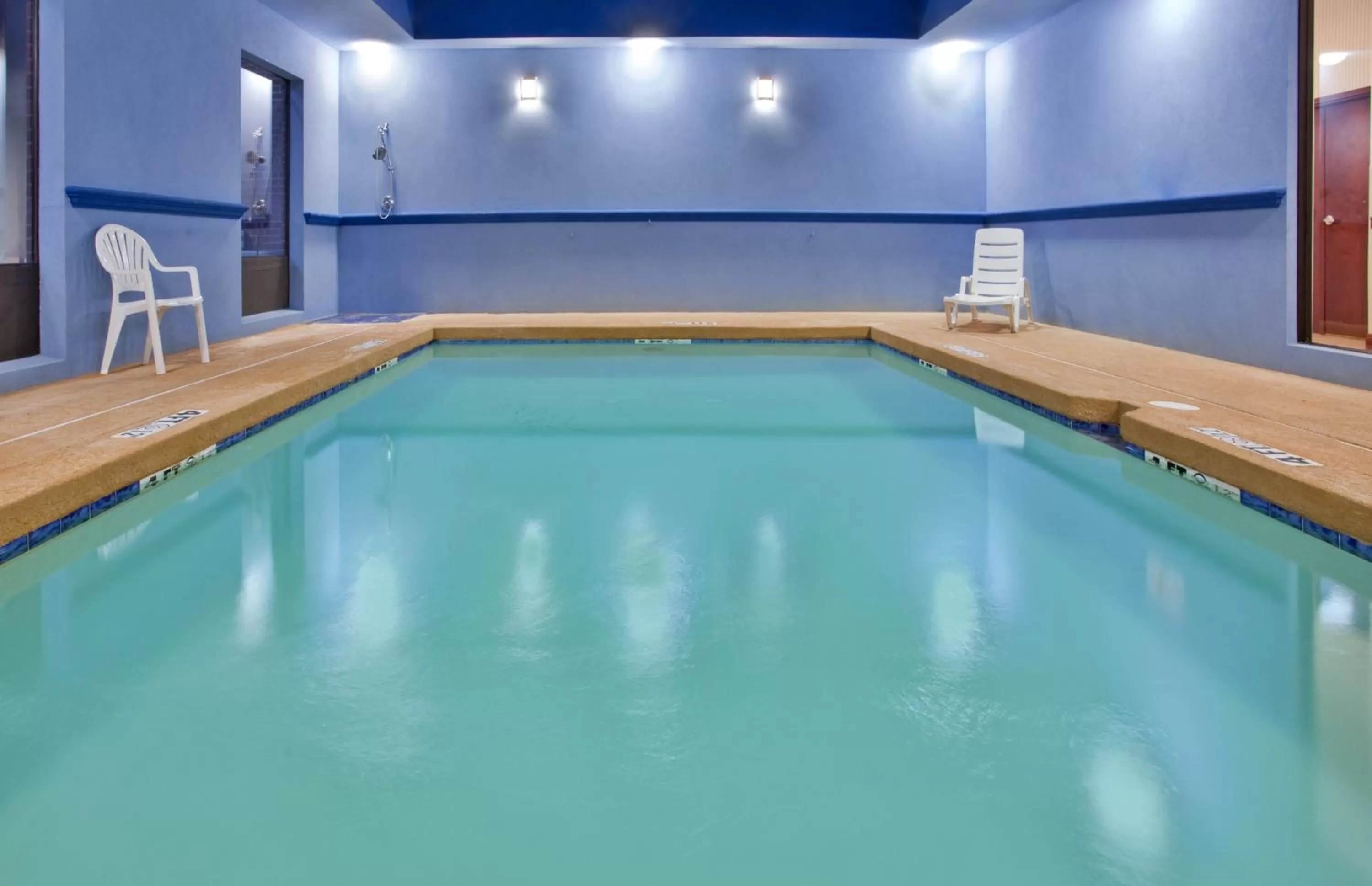 Swimming pool in Holiday Inn Express & Suites Laurel by IHG