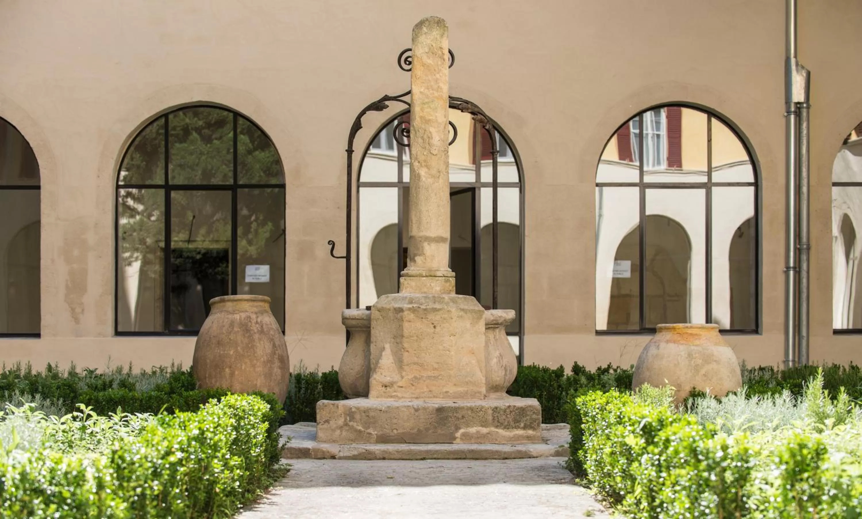 Facade/entrance in Hôtel & Spa Jules César Arles - MGallery Hotel Collection