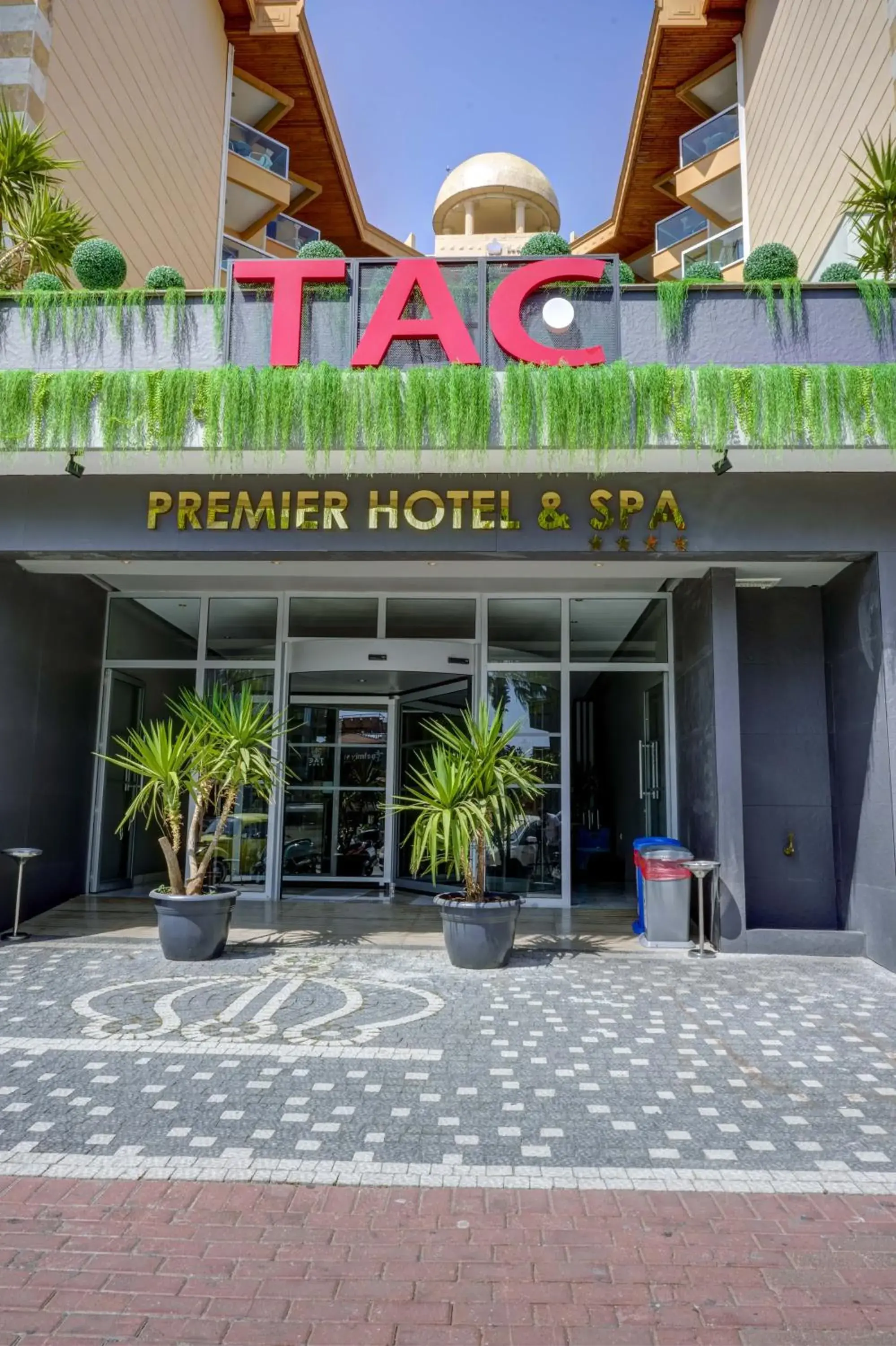 Facade/entrance in Tac Premier Hotel & Spa Facade/entrance in Tac Premier Hotel & Spa