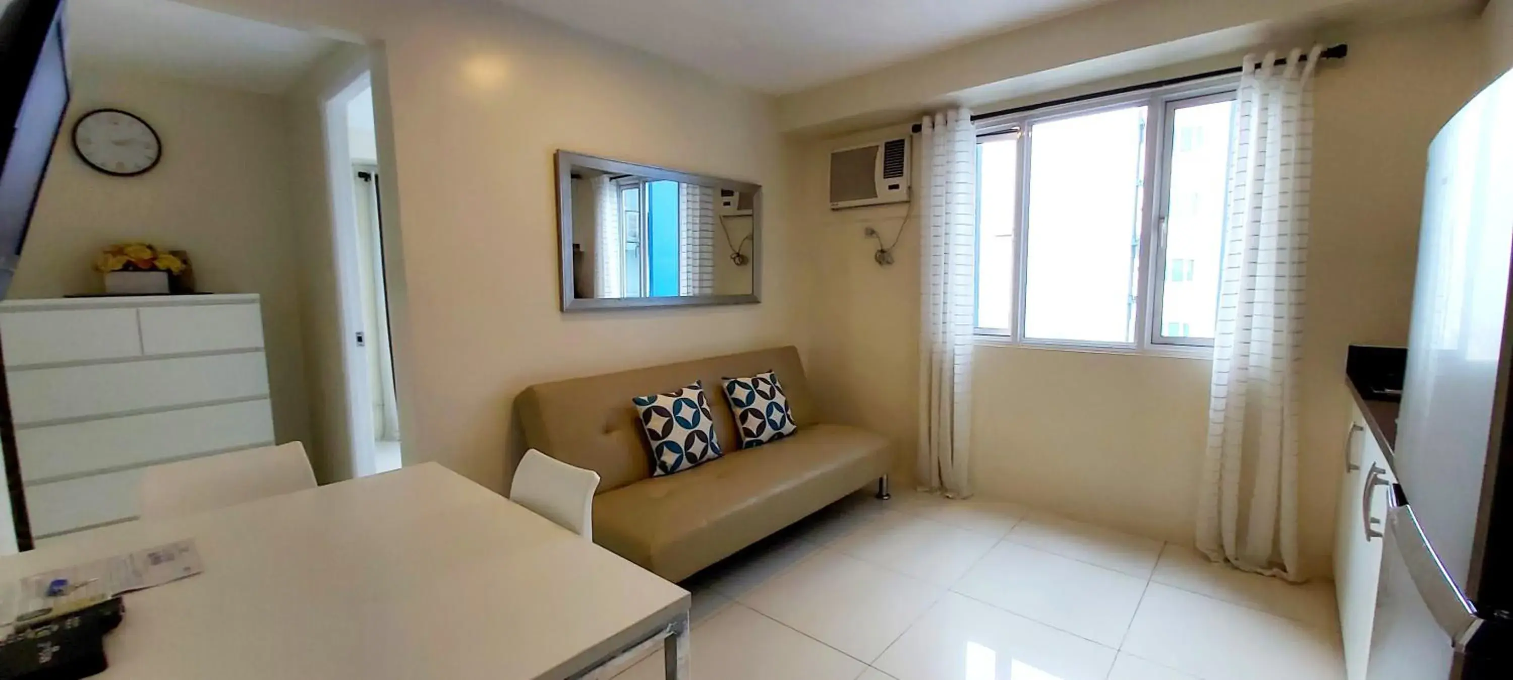 Seating Area in Condo Studio Luxe in Princeton Residences