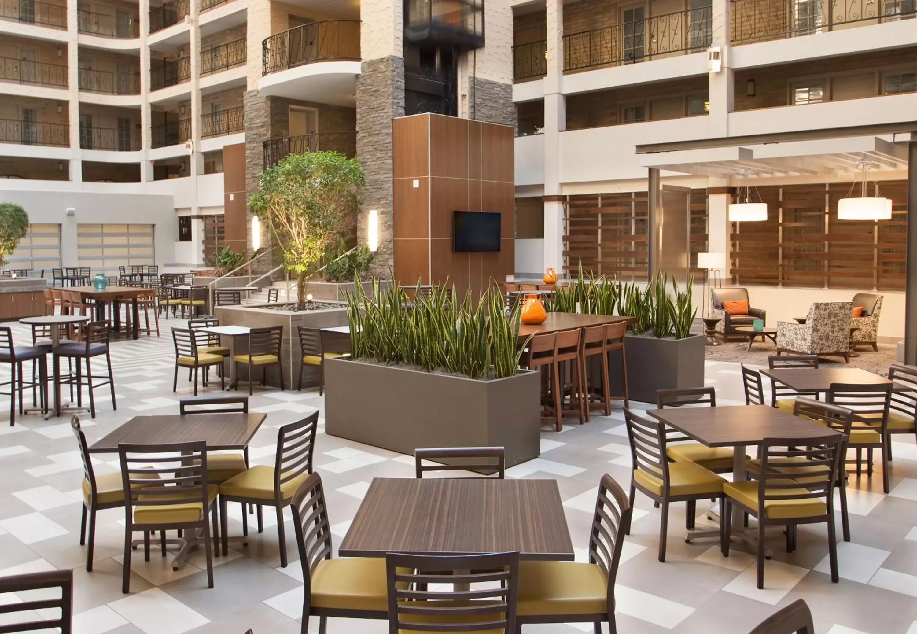 Lobby or reception, Restaurant/Places to Eat in Embassy Suites by Hilton Bloomington/Minneapolis