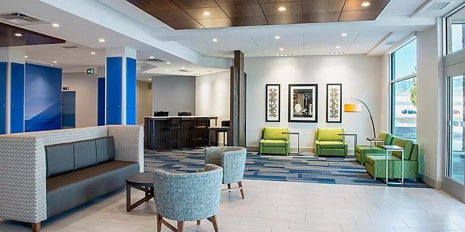 Lobby or reception in Holiday Inn Express & Suites - Brandon by IHG