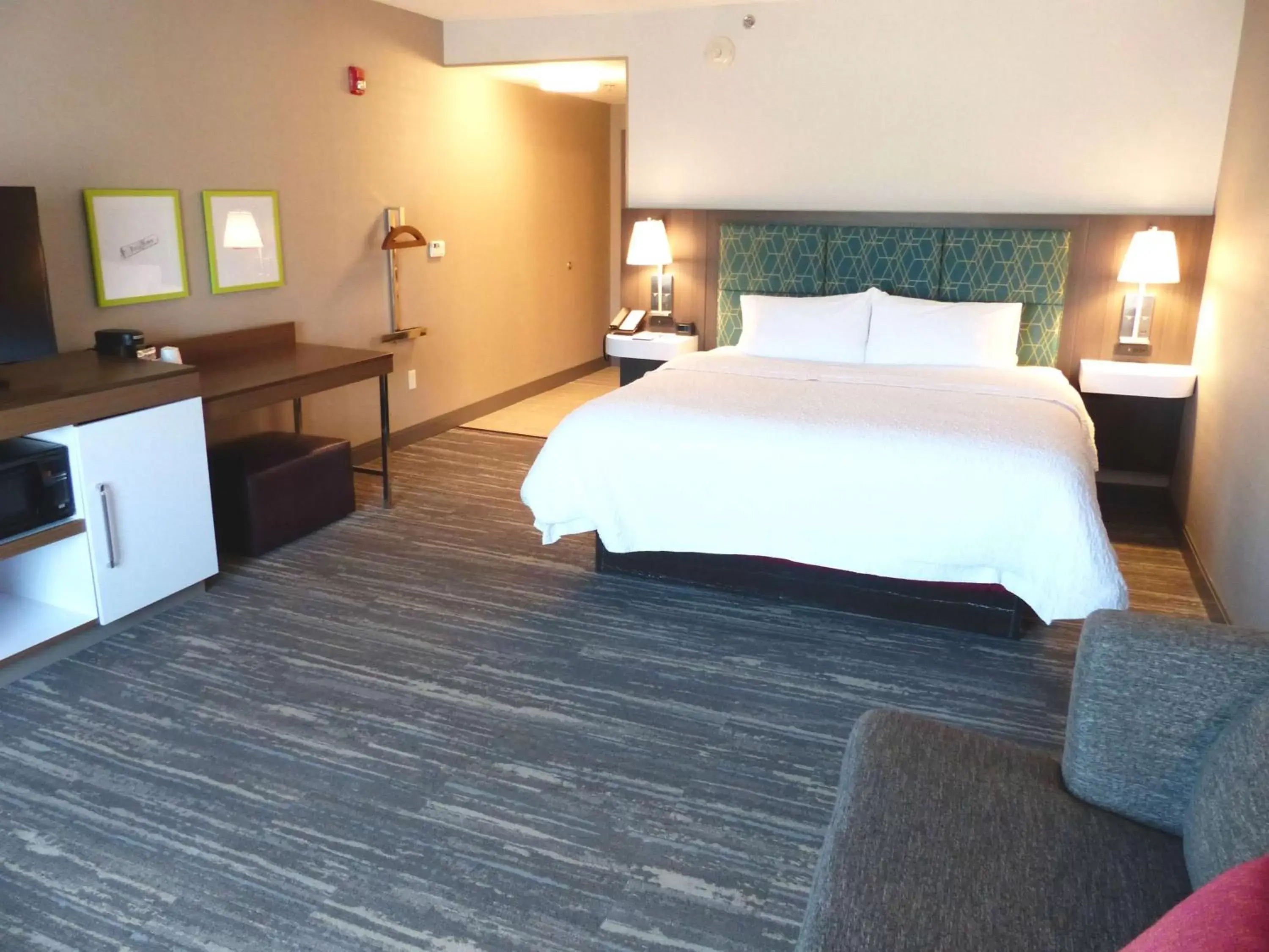 Photo of the whole room, Bed in Hampton Inn By Hilton Paramus