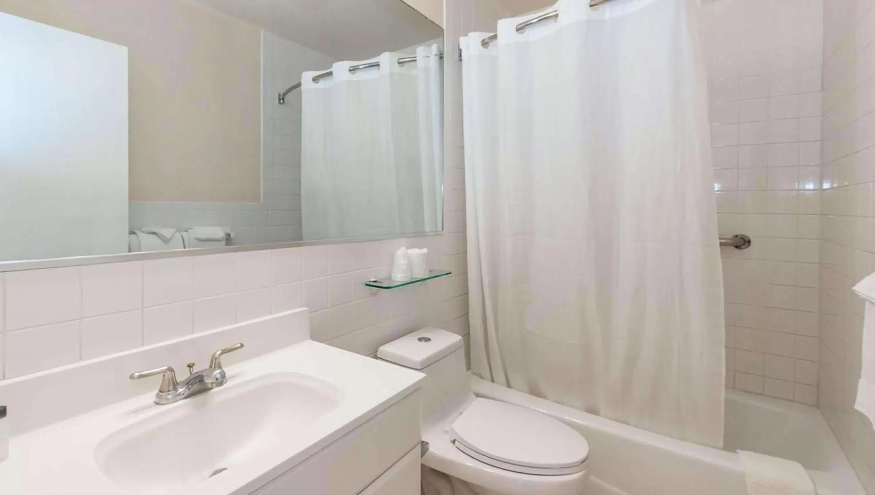 Bathroom in Belleair Beach Resort Motel