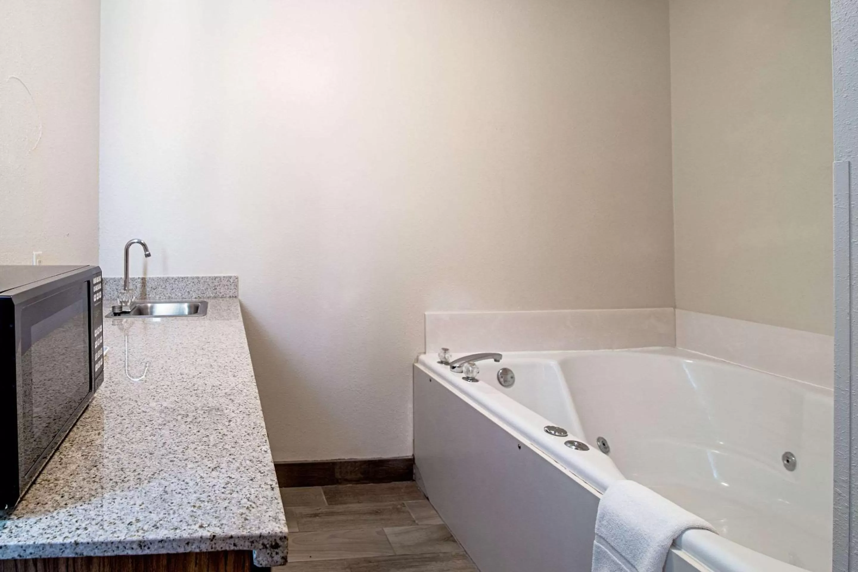 Photo of the whole room in Quality Inn Huron